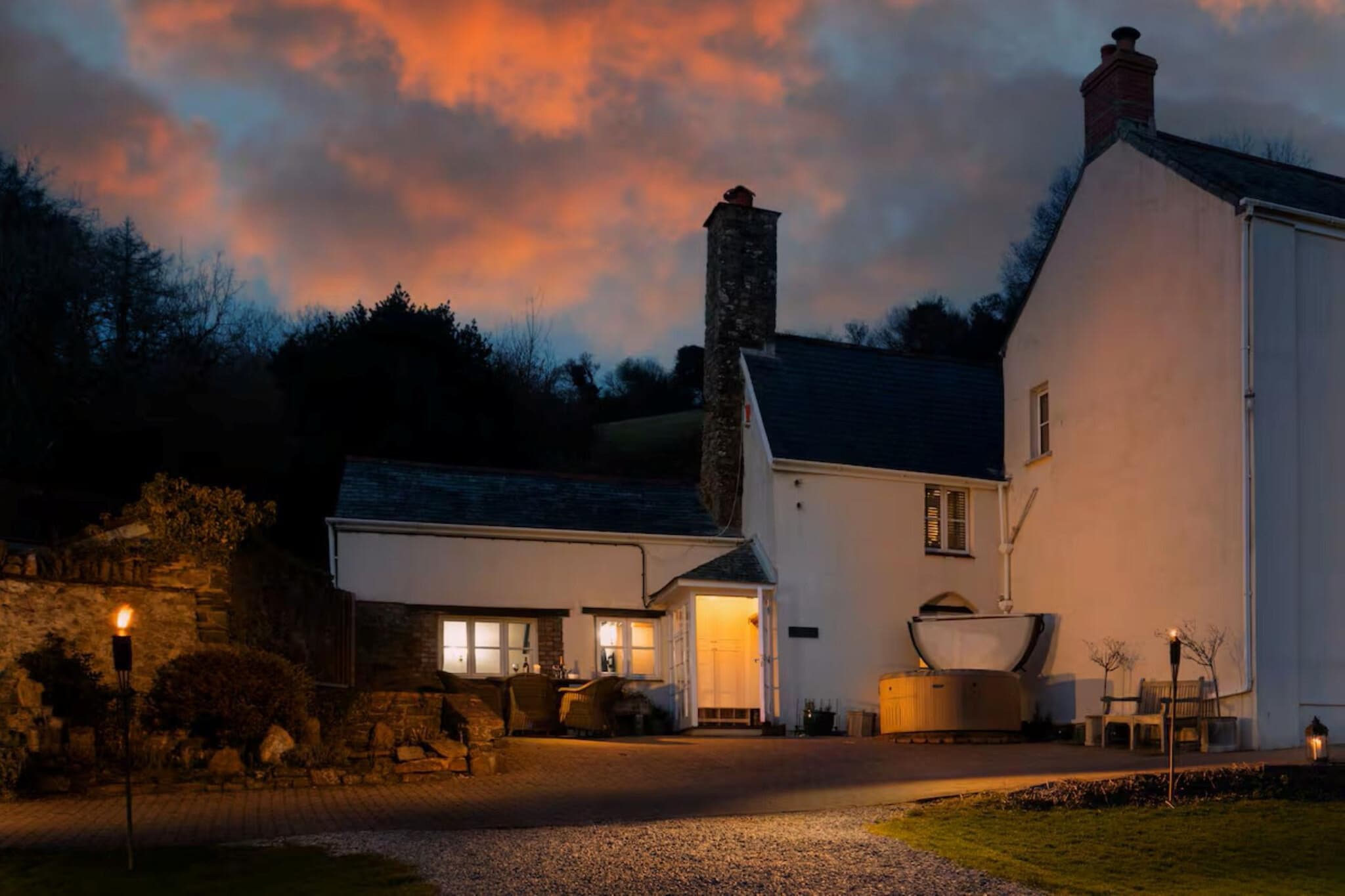 Coulscott Farmhouse - Exterior in summer