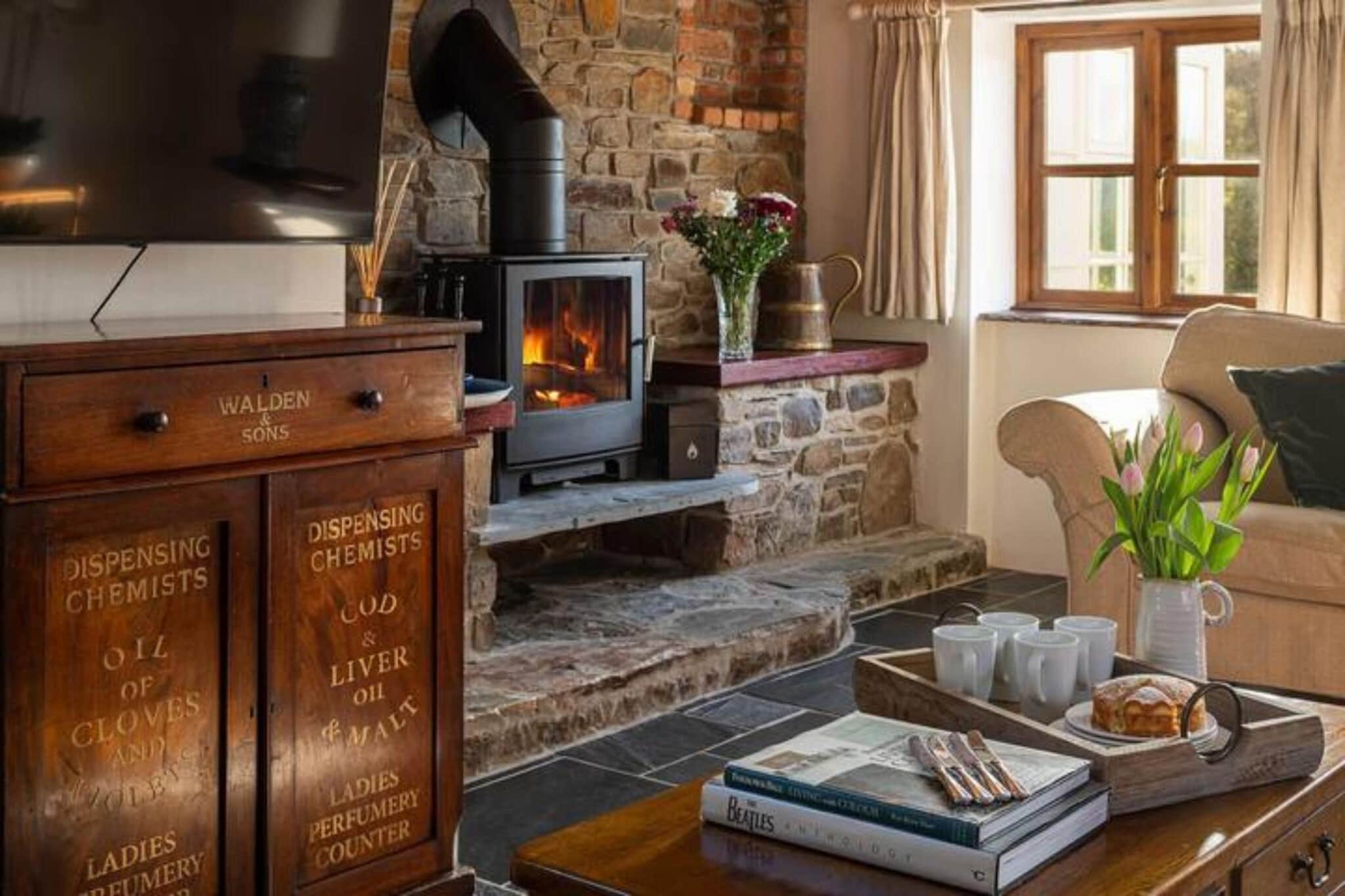 Coulscott Farmhouse - Living room