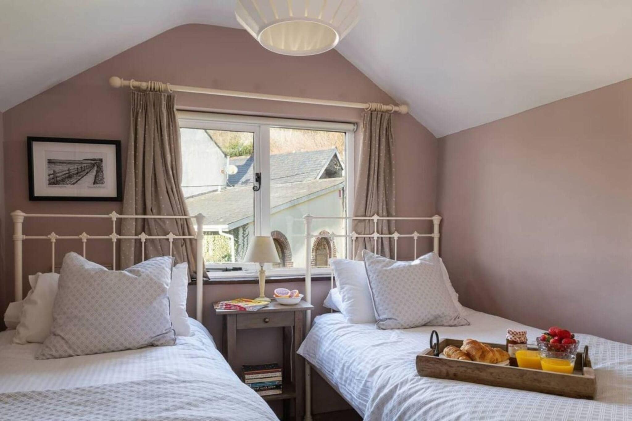 Coulscott Peacock Cottage - Bedroom