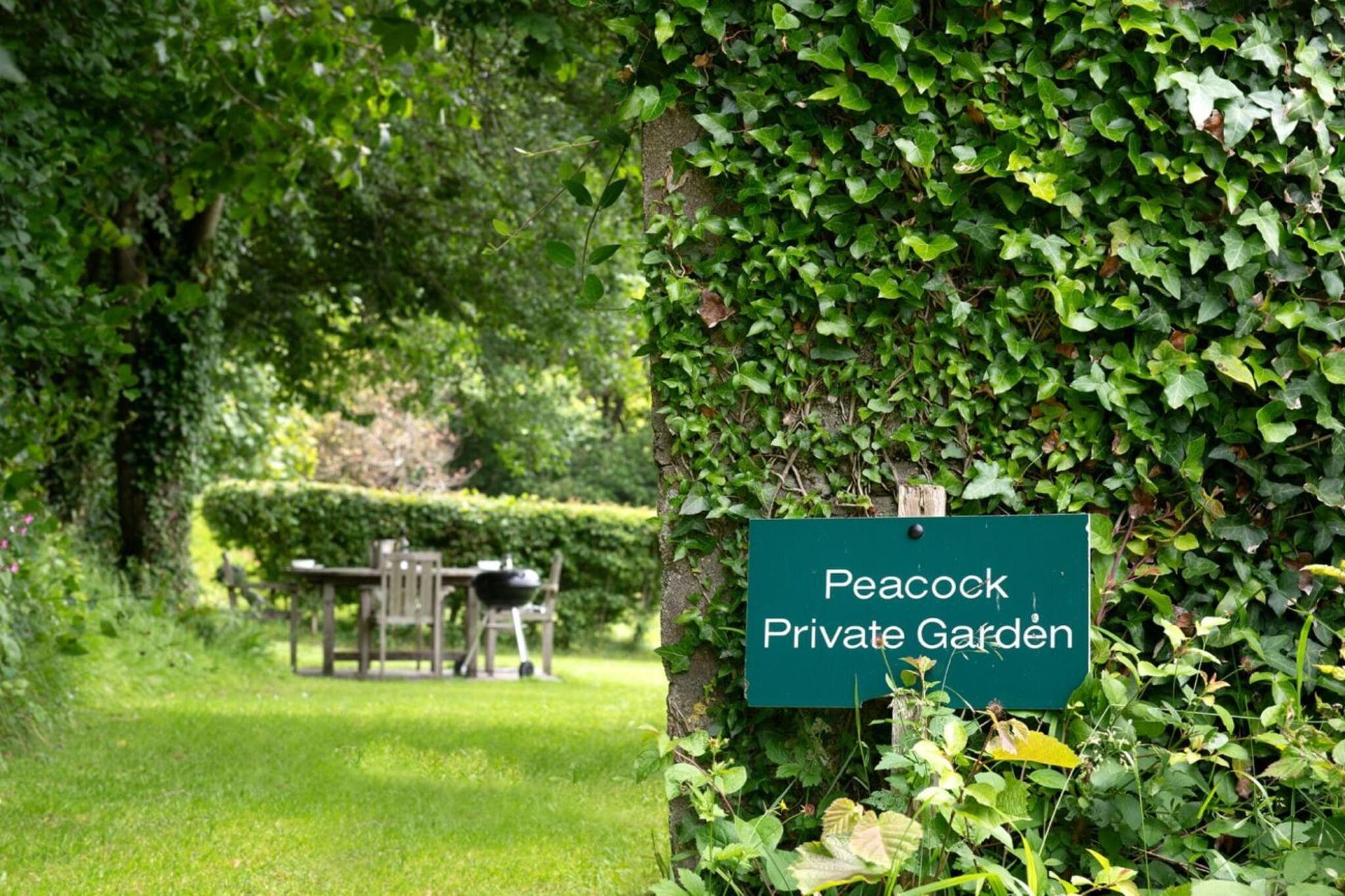 Coulscott Peacock Cottage - Gardens in summer