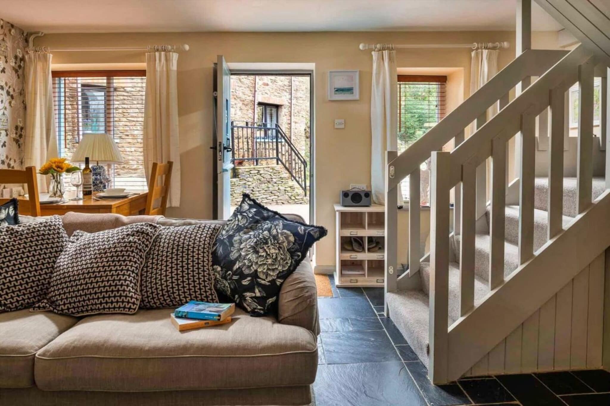 Coulscott Bantam Cottage - Living room