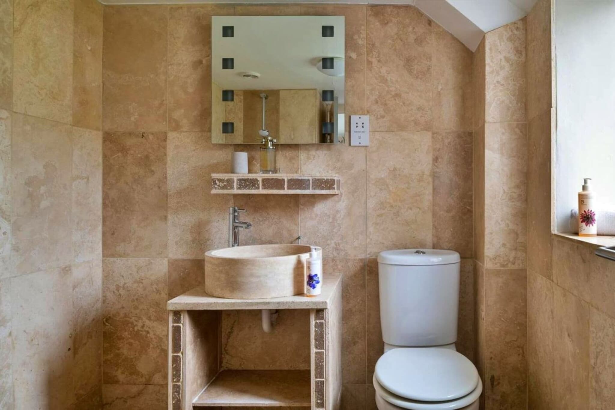 Coulscott Bantam Cottage - Bathroom