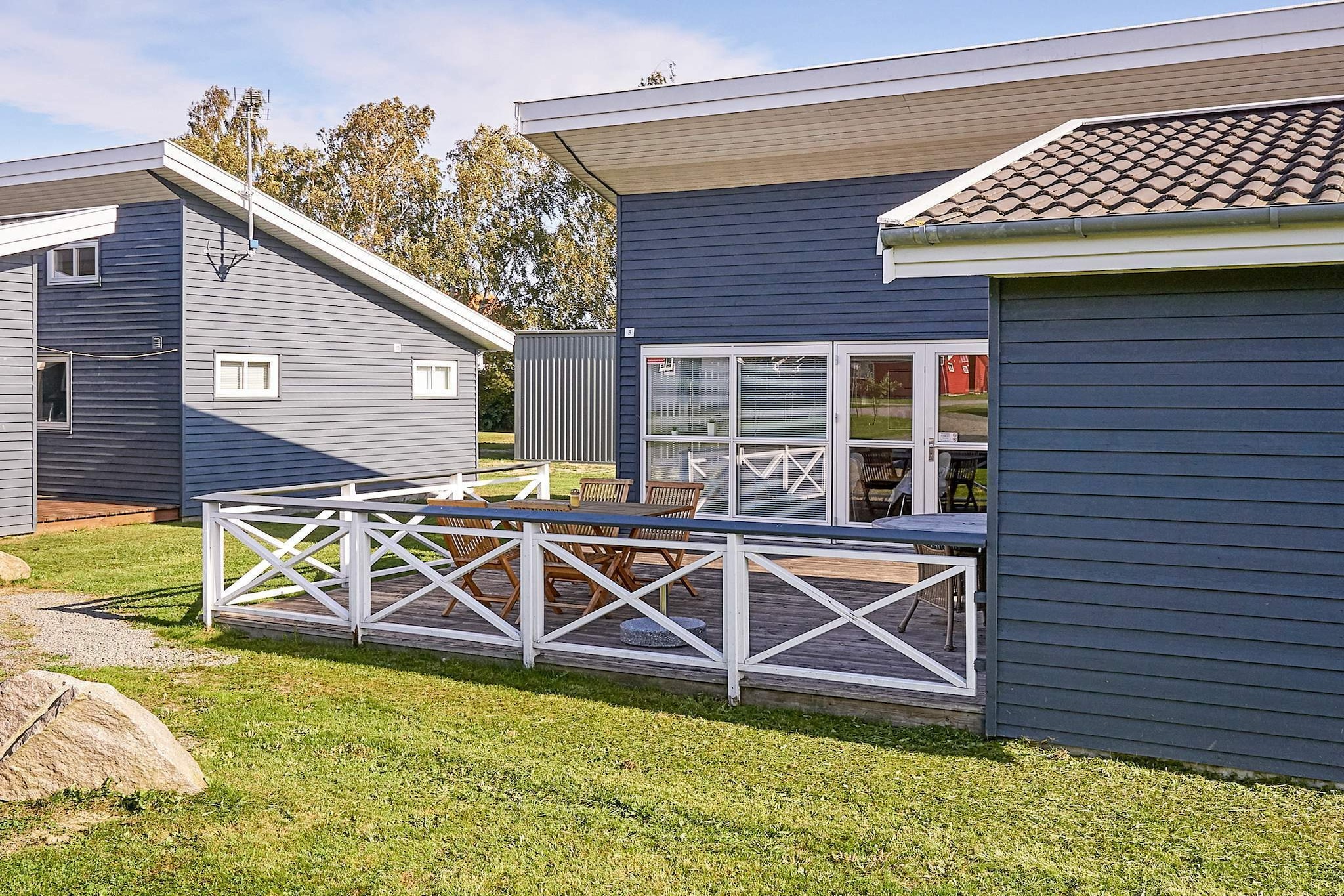 Annex: (2x single bed)\n\nLiving room(double folding bed), Kitchen(cooker(electric), hood, coffee machine, dishwasher, fridge(+ freezer), freezer(100-139L), washing machine), Living/bed room(TV(satellite)), bedroom(double bed), bathroom(floor heating)(washbasin, shower, toilet), cooker(2 ring stoves), oven, microwave, dishwasher, bathtub or shower, heating(central), terrace, air to air heatpump