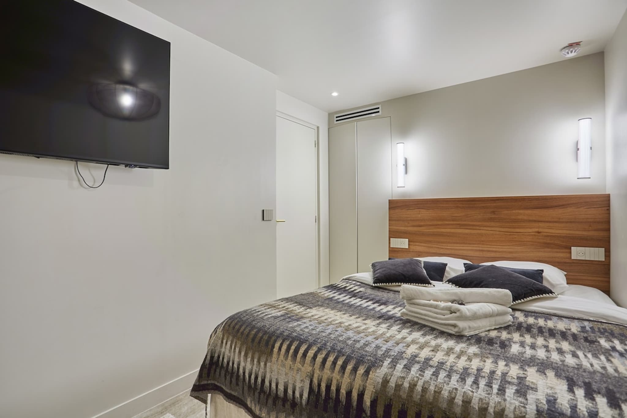 ALBERT THOMAS 01  N-Niet-getagd