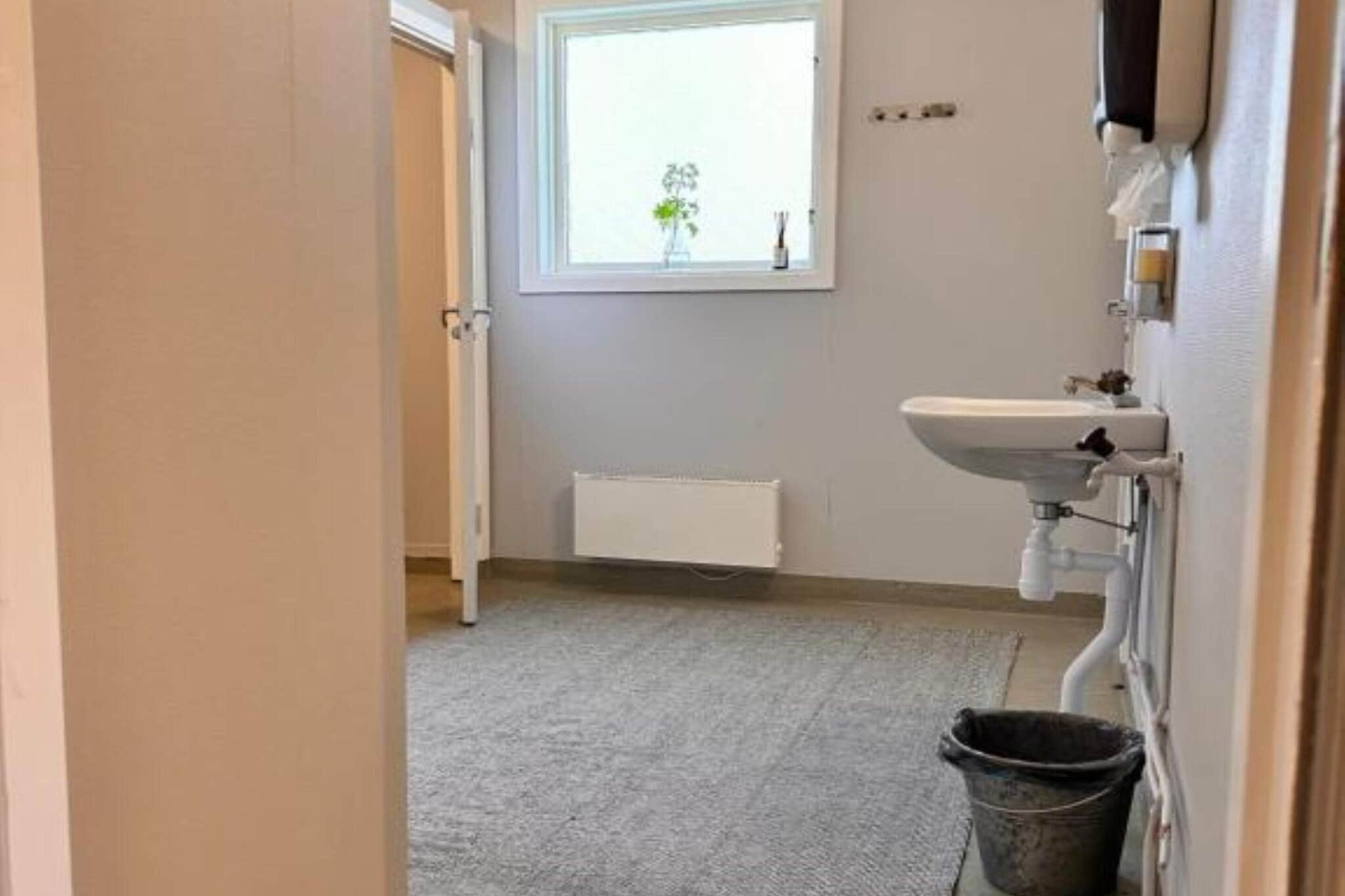 TYPE6 Double bed with shared Washroom-Binnen