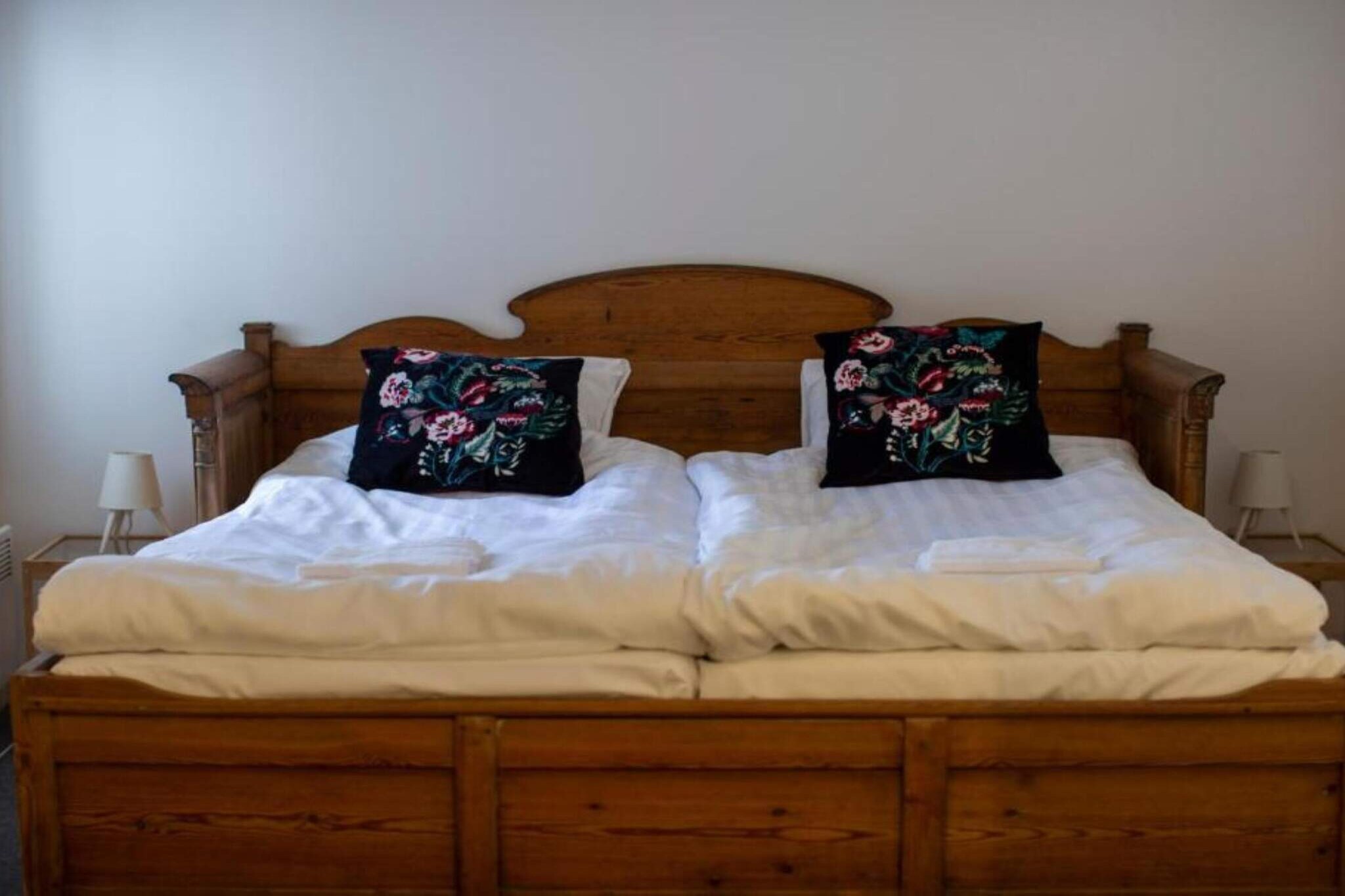 TYPE6 Double bed with shared Washroom-Binnen