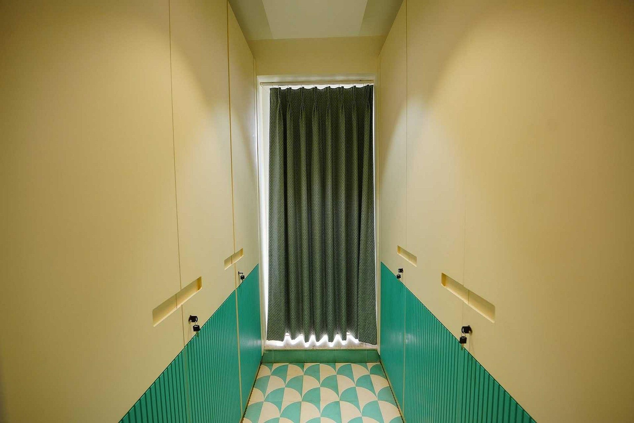 Ground floor: (Kitchen(coffee machine), bedroom(double bed, TV, seating area, air conditioning), bathroom(toilet, Towels incl.), bathtub or shower, shower, toilet, telephone, shampoo, body soap, hot water)