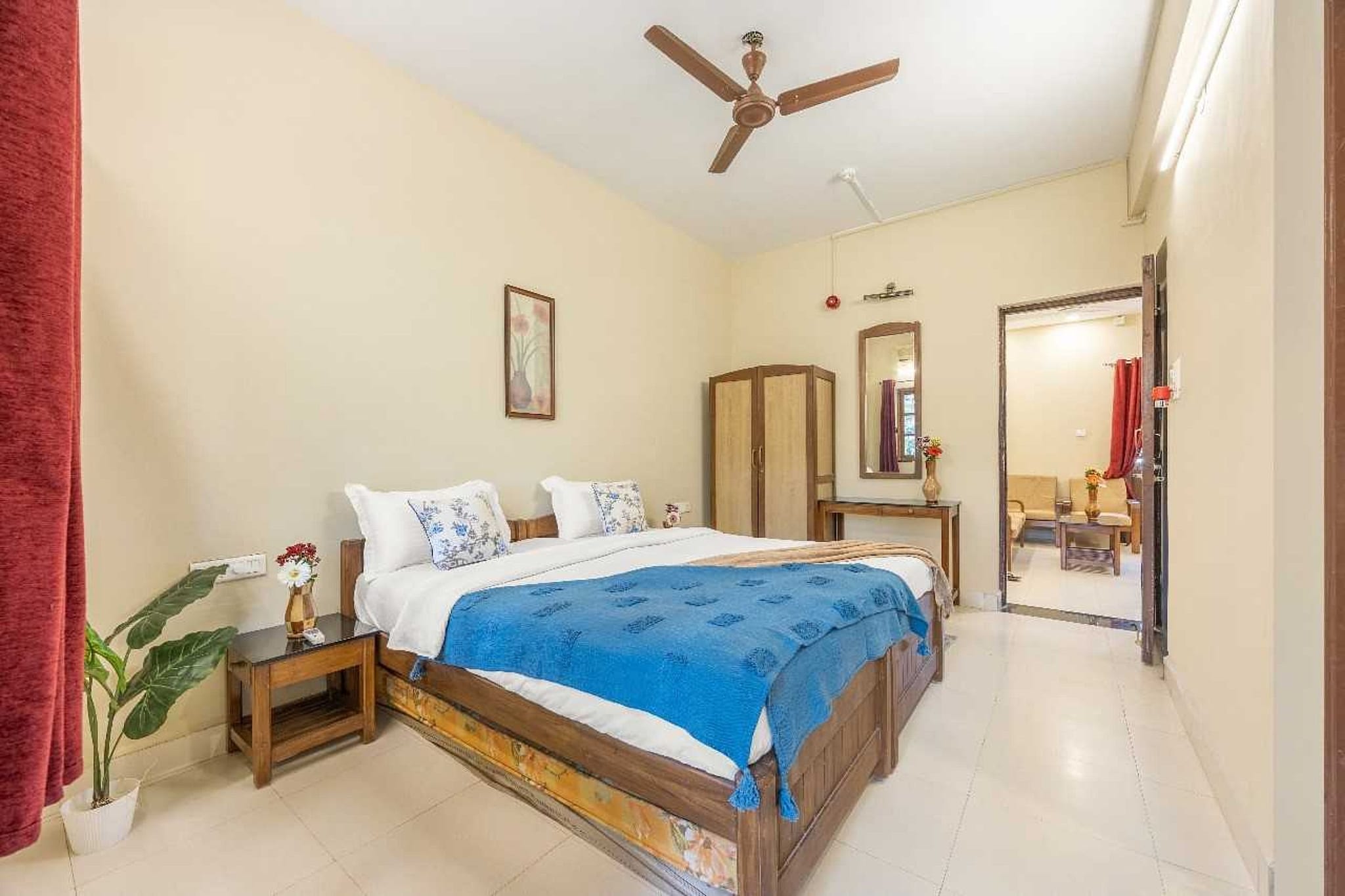 Ground floor: (Kitchen(coffee machine), bedroom(double bed, TV, seating area, air conditioning, telephone), bedroom(double bed, TV, seating area, air conditioning, telephone), bedroom(double bed, TV, seating area, air conditioning, telephone), bathroom(bathtub or shower, shower, toilet, shampoo, body soap, hot water), bathroom(bathtub or shower, toilet, toilet, Towels incl., shampoo, body soap, hot water), bathroom, bathtub or shower, shower, toilet, shampoo, body soap, hot water)