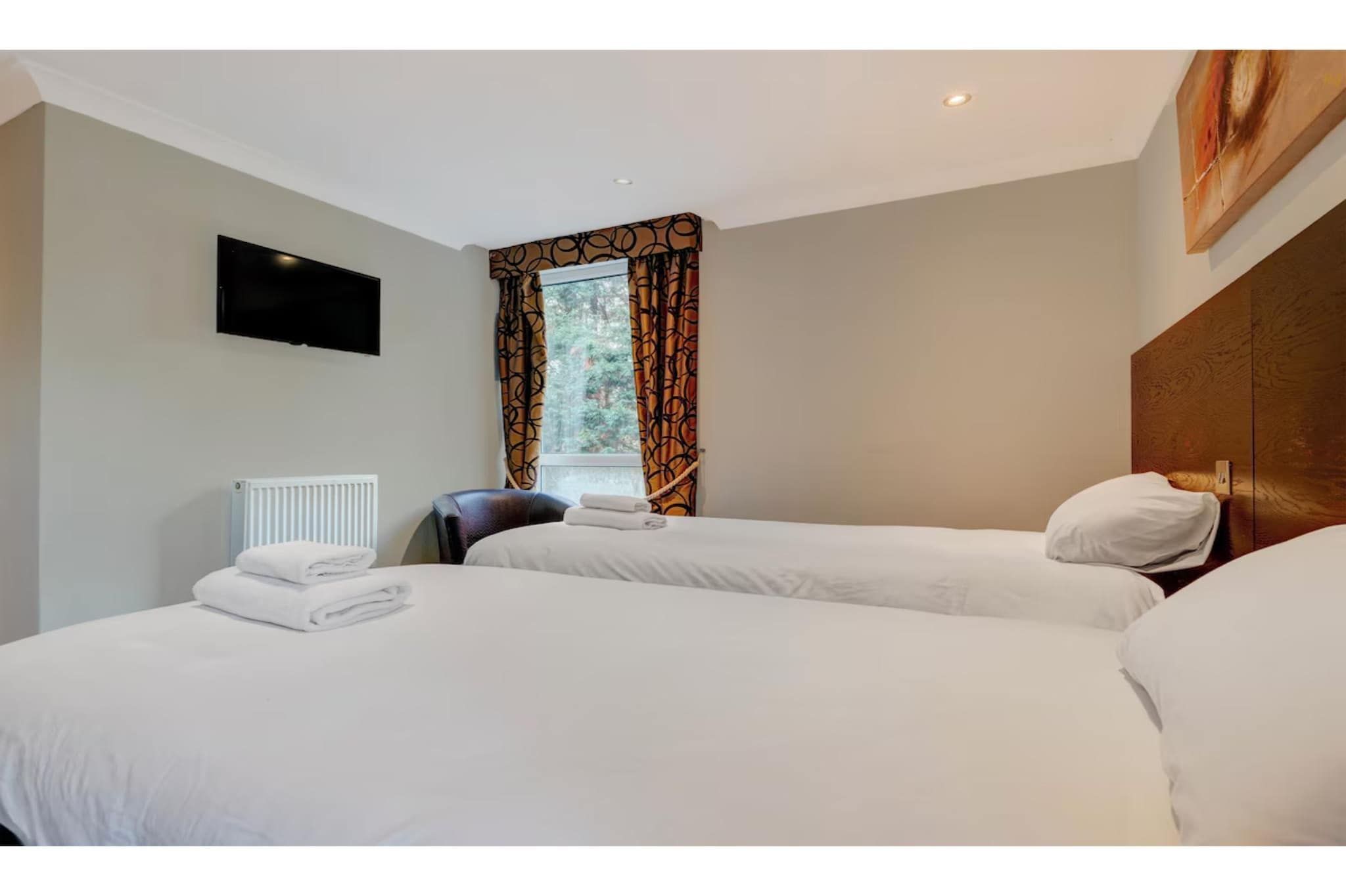 Standard Quad Room - Schlafzimmer