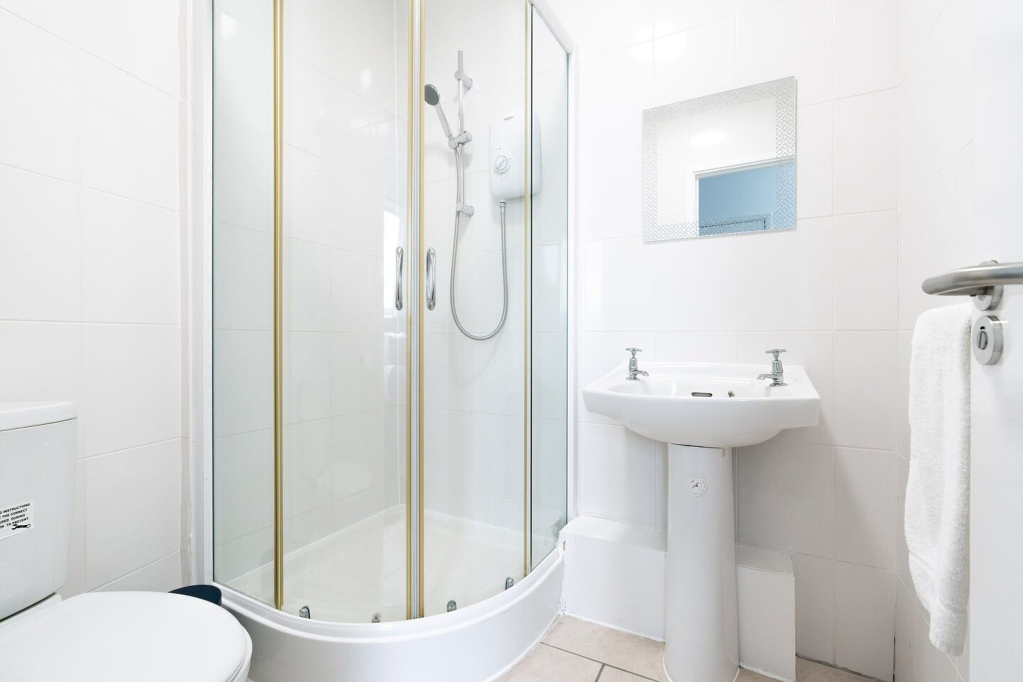 Standard Twin Room - Shared - Badezimmer