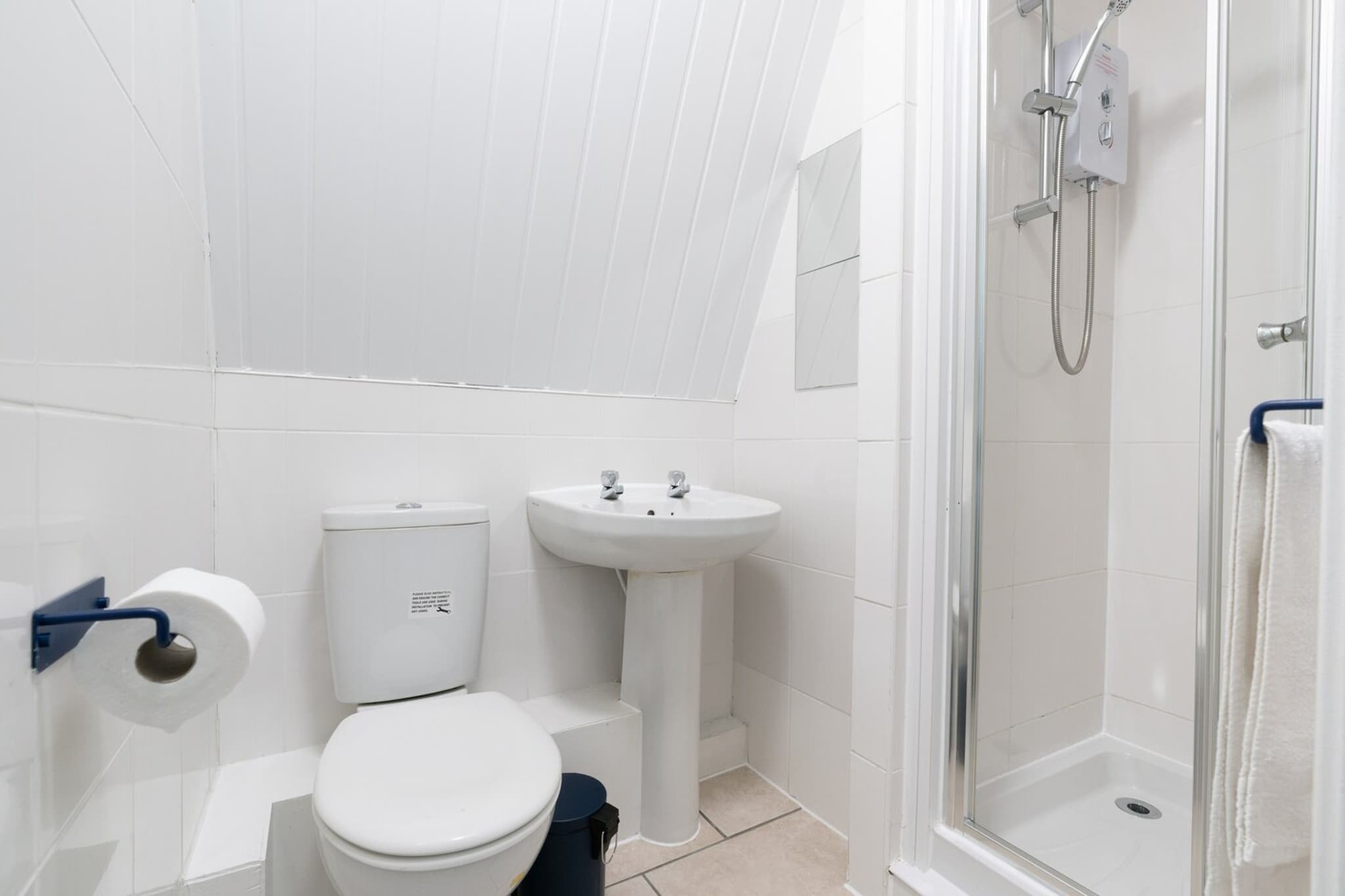 Standard Twin Room - Shared - Badezimmer