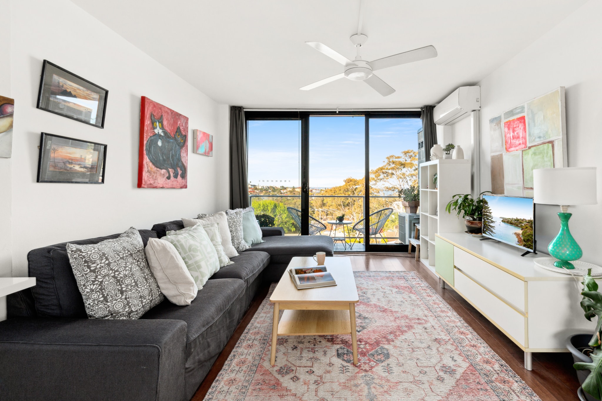 Treetop Retreat Five Minute Stroll To The Beach