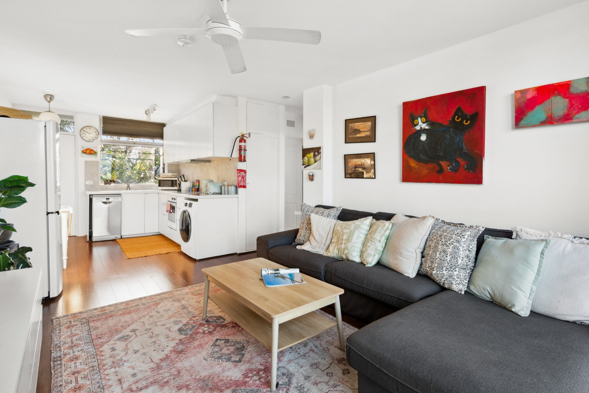 Treetop Retreat Five Minute Stroll To The Beach