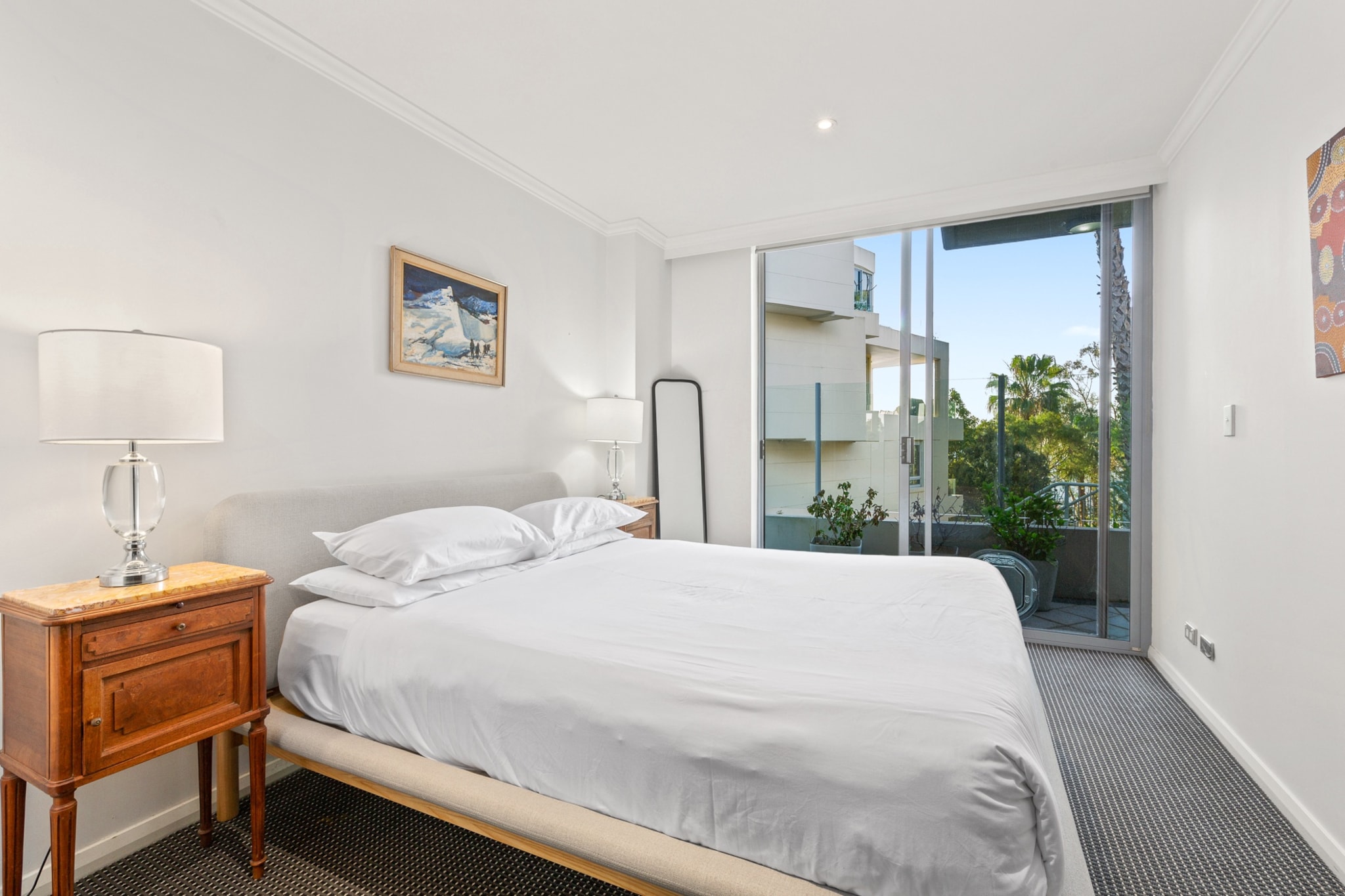 Gorgeous 2-Bed Unit near Riverside Parks