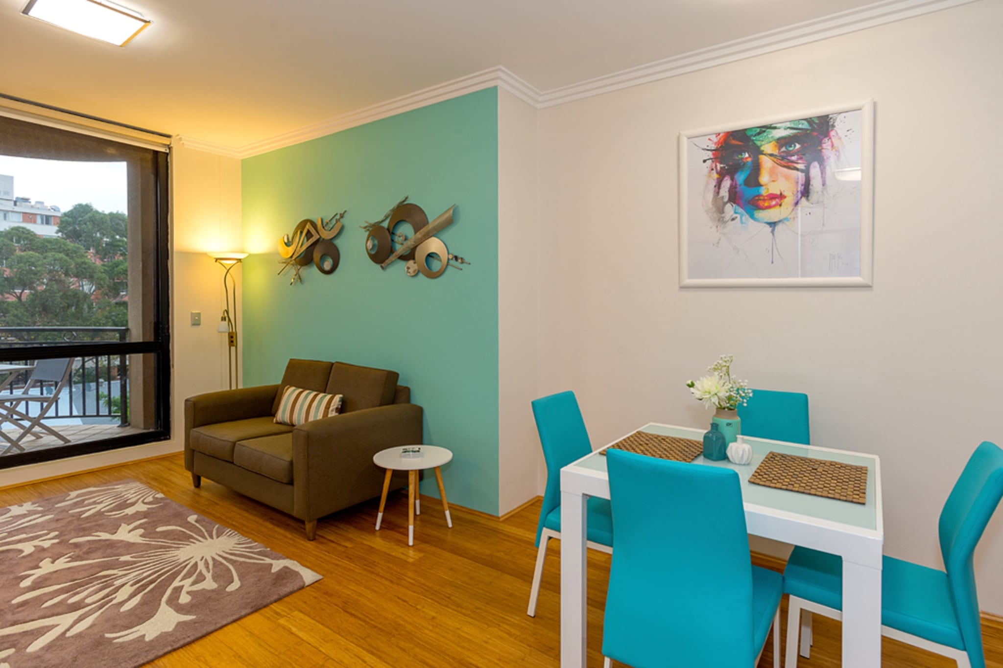 Thriving city location, dining hub near CBD