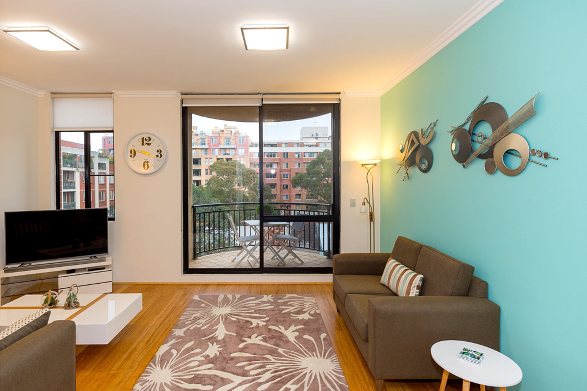 Thriving city location, dining hub near CBD