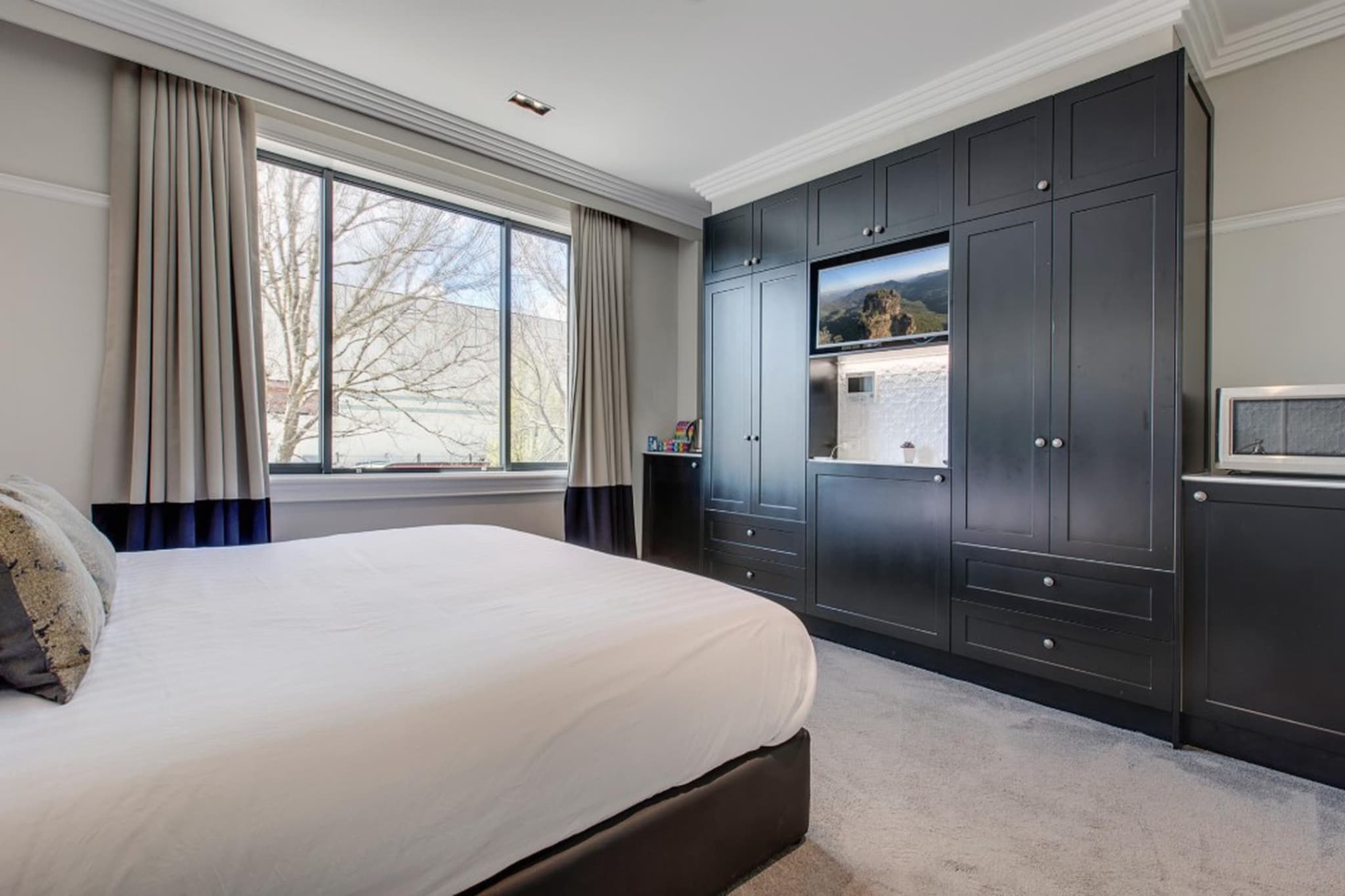 Mountain Retreat, Steps from Train Station