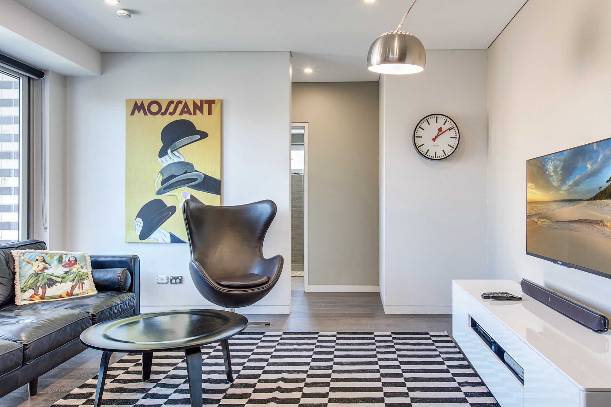 Located in Cremorne, just across the Harbour Bridge from the city, this one-bedroom apartment marries convenience, comfort and price. The bus to the CBD takes 15 minutes, including the walk to the stop. Inside there's a home office area, a modern kitchen and comfy lounge with a TV. And at the end of a long day, you can kick back on the outdoor living area with a drink and listen to the native birds. How good is Sydney?

The space
With its functional spaces, study area and great location, our apartment is perfect for business travelers (as well as those in town to explore).
 
General
- Recently constructed
- Balcony with an outdoor living area
- Air conditioning and heating
- Laundry facilities provided
- Wi-Fi is provided
- Home office area
- Self check-in
 
Living room
- TV
- Modern furniture
 
Bathroom
- One stylishly tiled modern bathroom
 
Bedroom
- One queen bedroom
- Built-in wardrobes
 
Kitchen
- Gas cooktop and stone benches
- Modern appliances
- Coffee machine
- Dishwasher
Local area description
Cremorne is a leafy, upscale, family-friendly neighbourhood located just north of the Sydney Harbour Bridge. Sloping down towards the water on both sides of Military Road, it offers an outdoor lifestyle, shopping, cafes and proximity to the city.