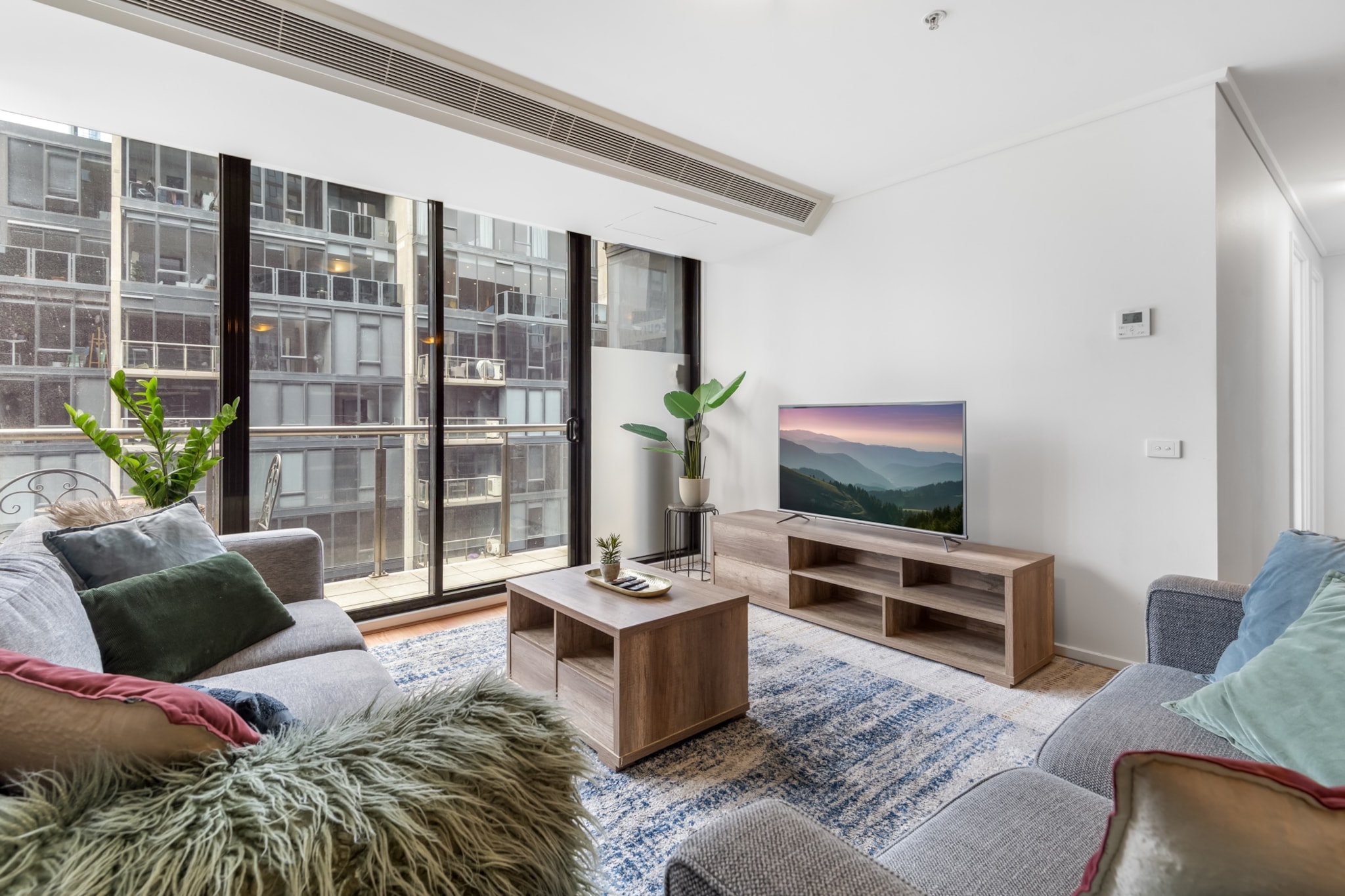 Luxe 2-Bed Apartment with River Views Near Casino