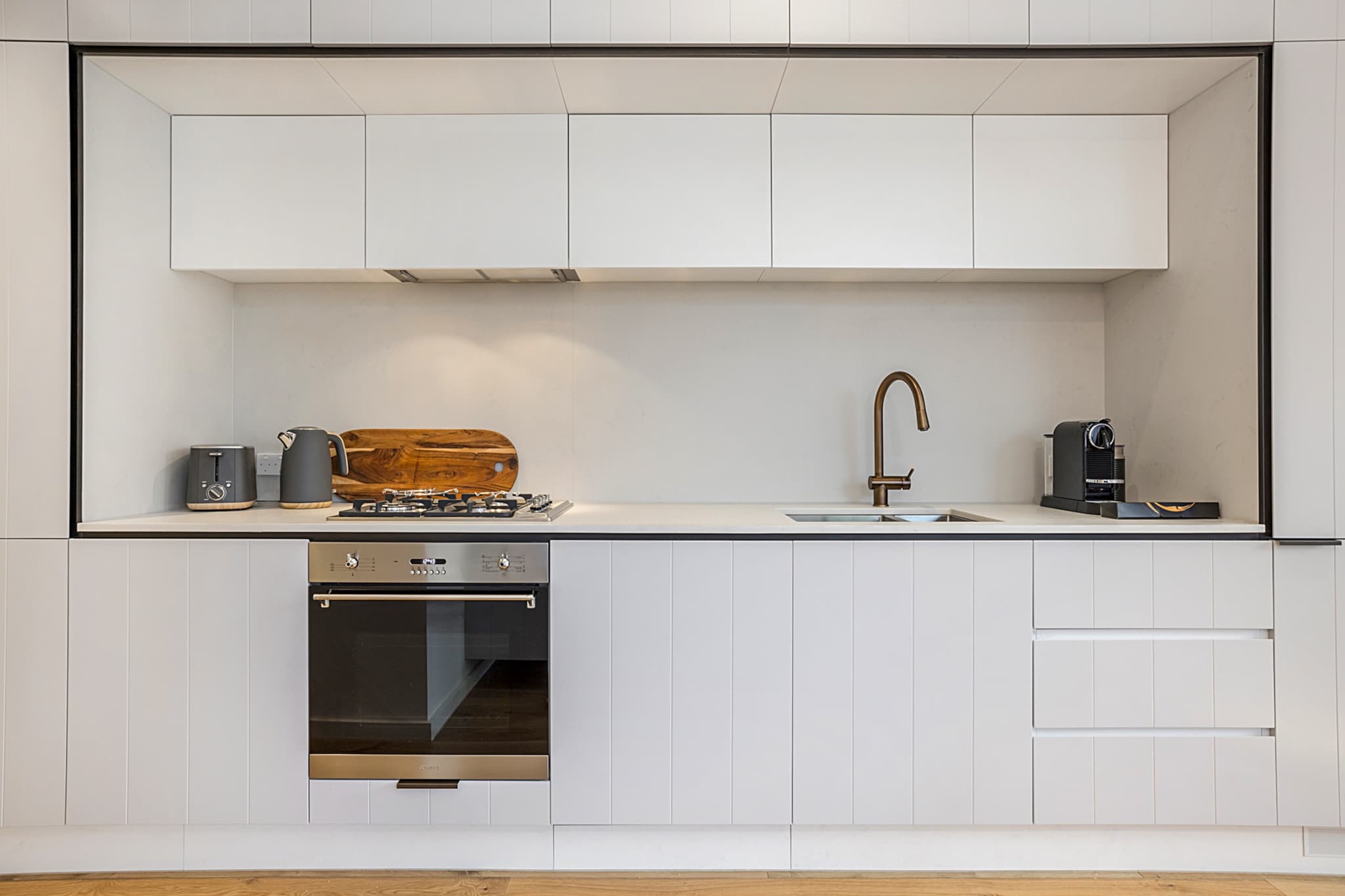 Bed Linen, Hot Water, Internet Access DSL, Wardrobe, Living room(TV, dining table, seating area, air conditioning), Kitchen(stove, electric kettle, toaster, coffee machine, oven, microwave, dishwasher, fridge, dishes and cutlery, Coffee), bedroom(Queen Bed), bedroom(double king size bed), bathroom(shower, washbasin, toilet, hairdryer, Towels/Sheets (Incl.), shampoo, body soap, Essentials, Conditioner), First Aid, Play area, tumble dryer, washing machine, balcony or terrace, iron, Long term stays allowed, Room-darkening shades, Town, Wine glasses