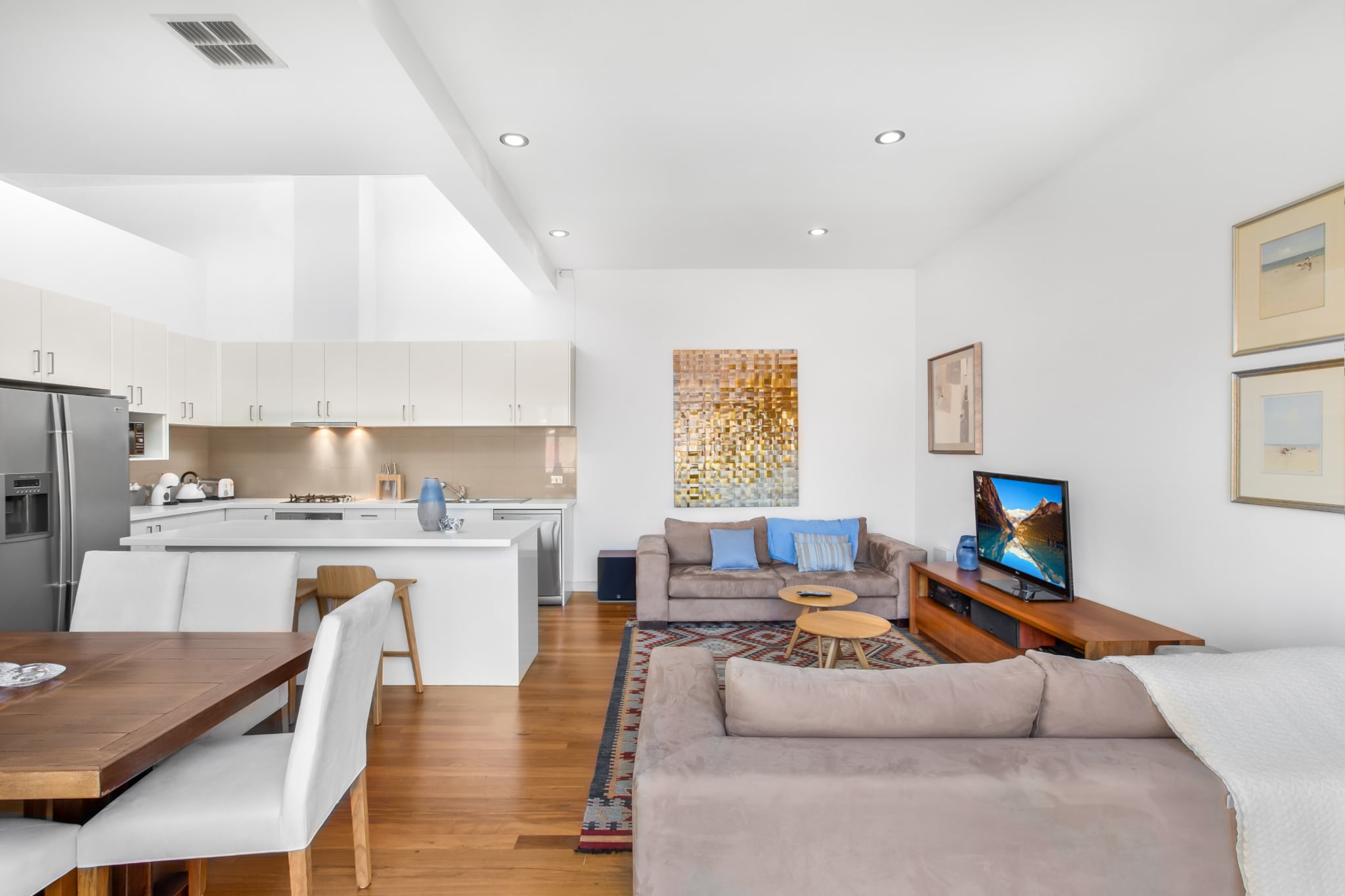 2-Bed Apartment with Parking & Balcony Near Trains