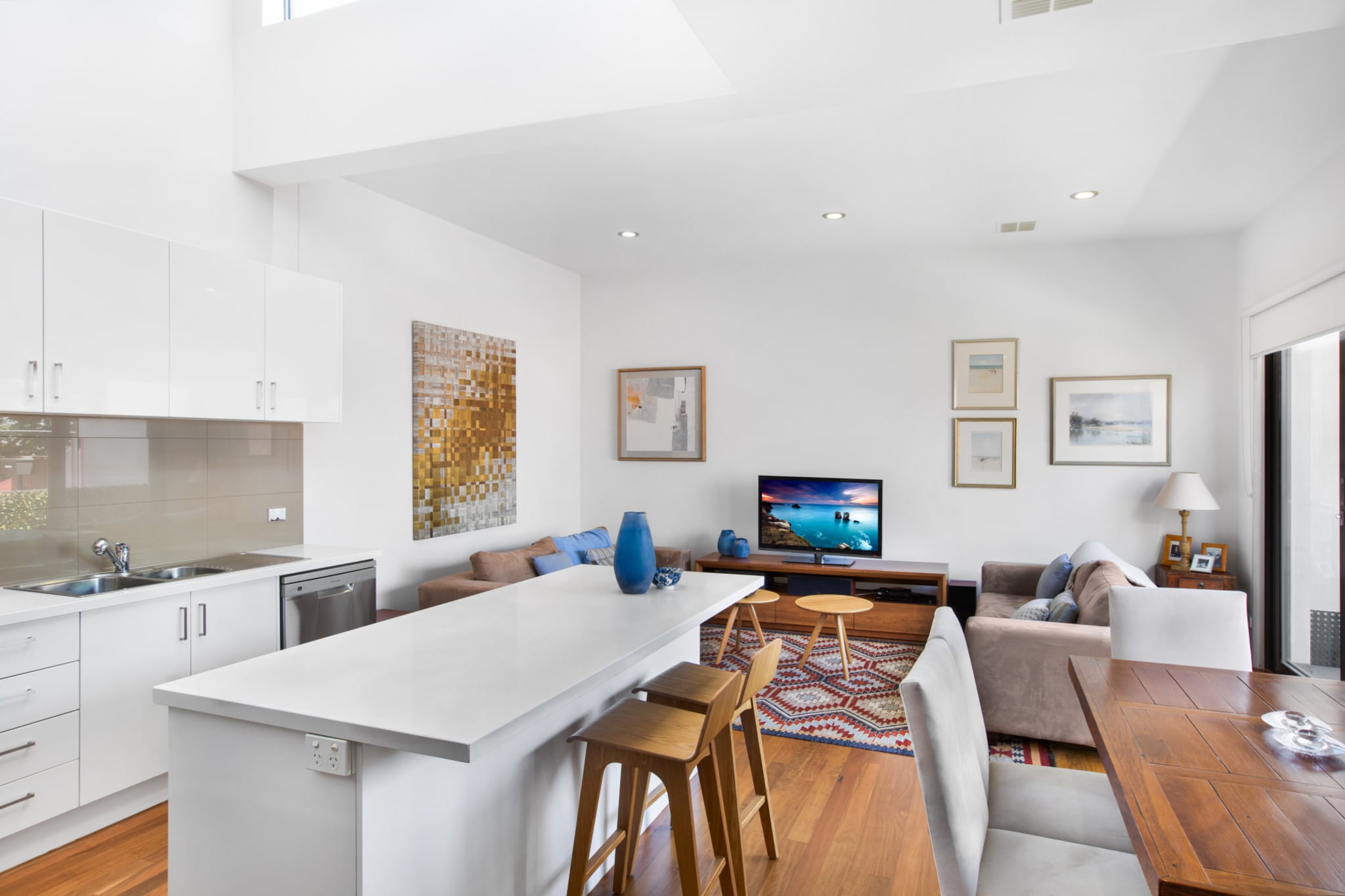 Desk, Elevator, Wardrobe, Kitchen(electric kettle, toaster, oven, dishwasher, fridge, dishes and cutlery, Wine glasses), bedroom(Bed Linen, Queen Bed), bedroom(Queen Bed), bathroom(hairdryer, Towels/Sheets (Incl.), shampoo, body soap, Conditioner, Shower gel), First Aid, Play area, TV, tumble dryer, washing machine, iron, Essentials, Dedicated workspace, Carbon monoxide detector