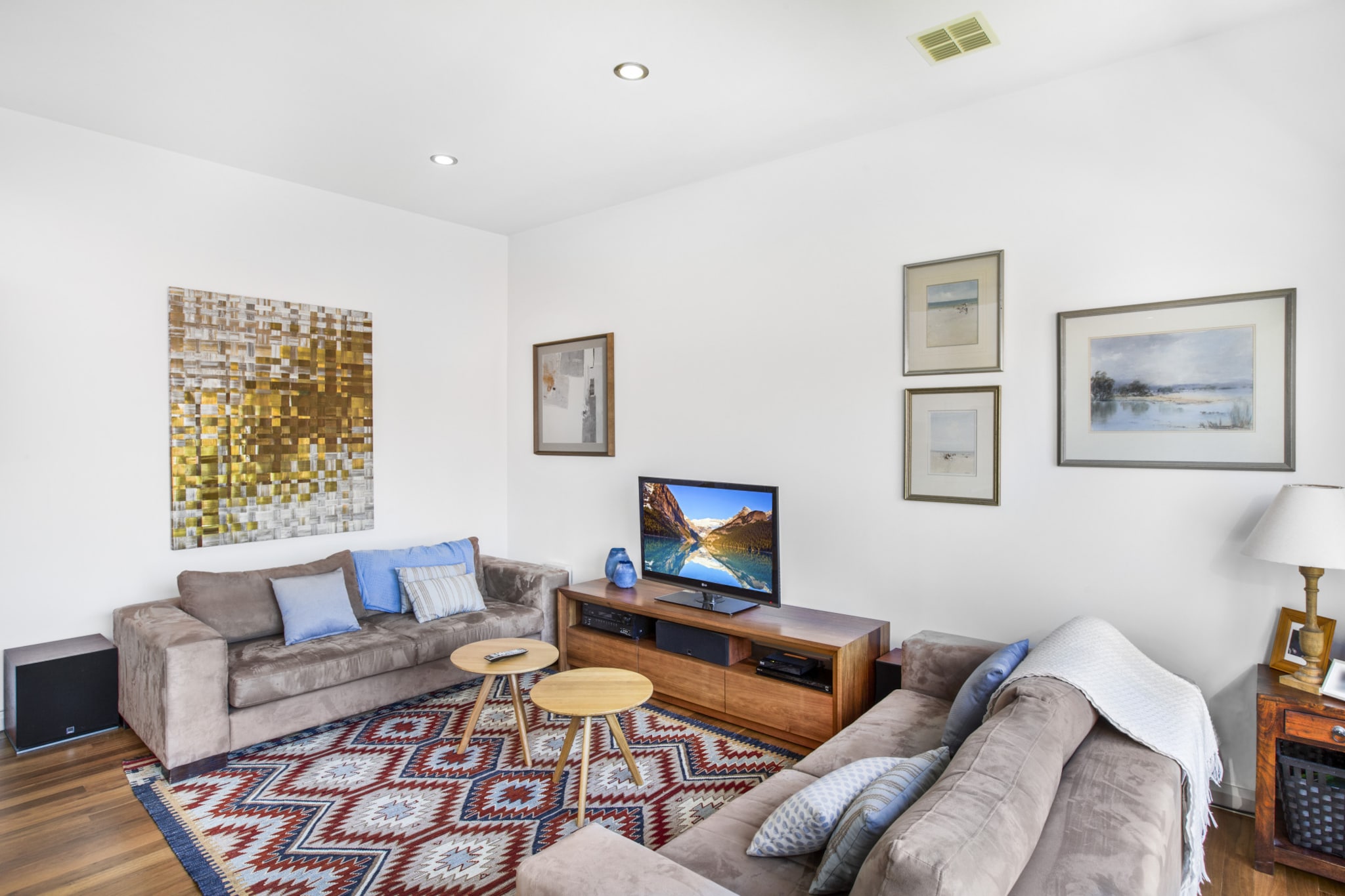 2-Bed Apartment with Parking & Balcony Near Trains