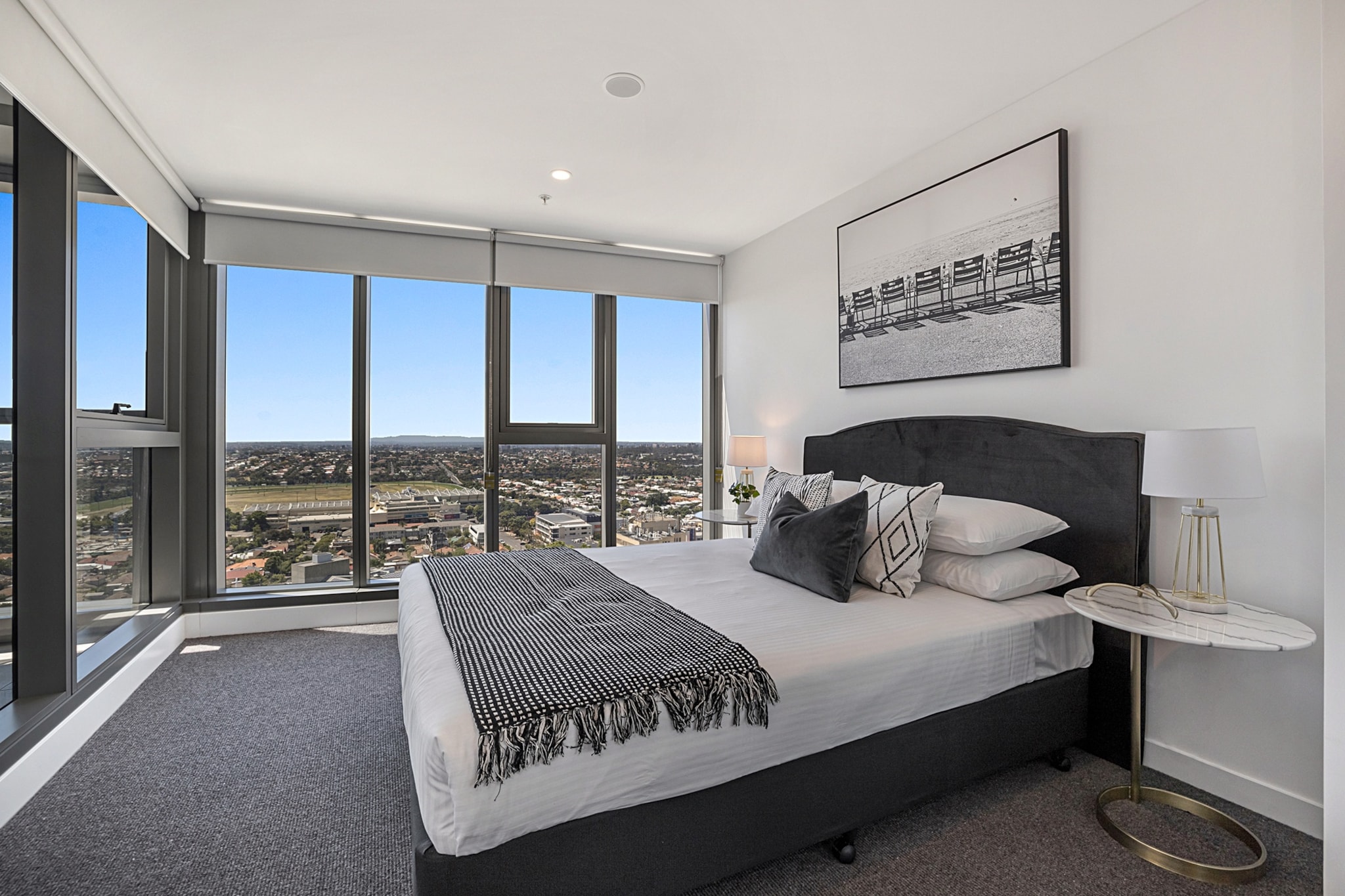 Chic 1-Bed with Parking, Gym, Pool & City Views