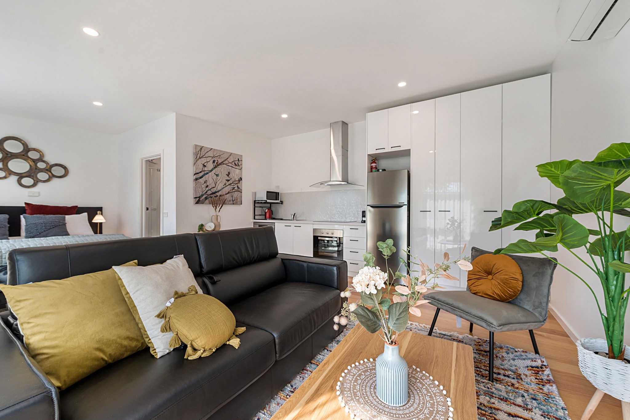 Comfy Studio with Shared Backyard near Racecourse