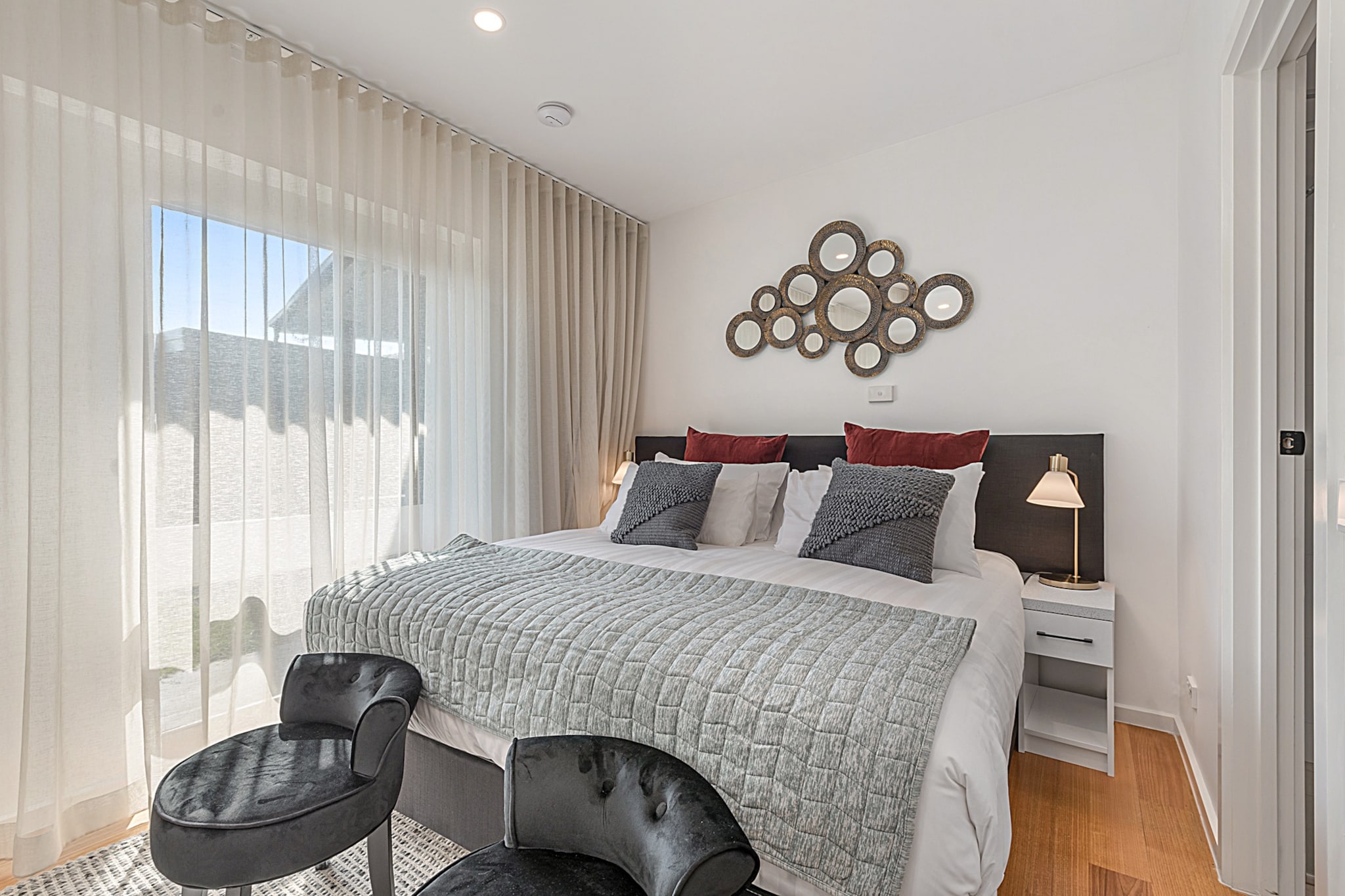 Bed Linen, Hot Water, Internet Access DSL, Wardrobe, Kitchen(stove, electric kettle, toaster, coffee machine, oven, microwave, dishwasher, fridge), Living/bed room(double king size bed, TV), First Aid, Play area, tumble dryer, washing machine, air conditioning, iron, hairdryer, Towels/Sheets (Incl.), shampoo, body soap, Essentials, dishes and cutlery, Conditioner, Long term stays allowed, Shower gel, Wine glasses