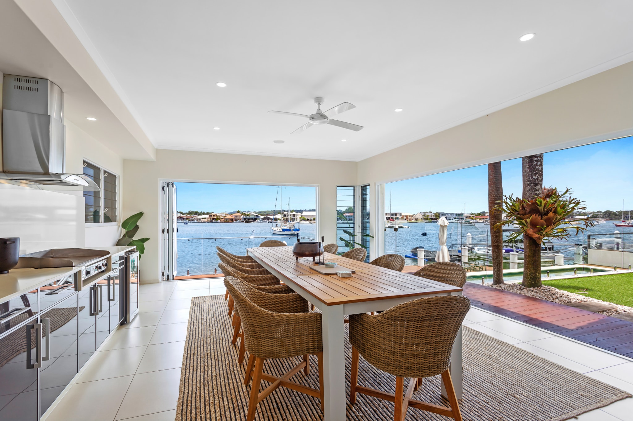 Amazing Canal House with Private Jetty, Gym & Pool