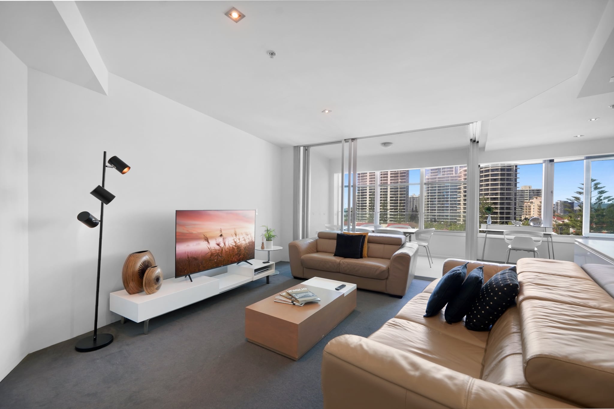 Scenic 2-Bed with Pool, Gym