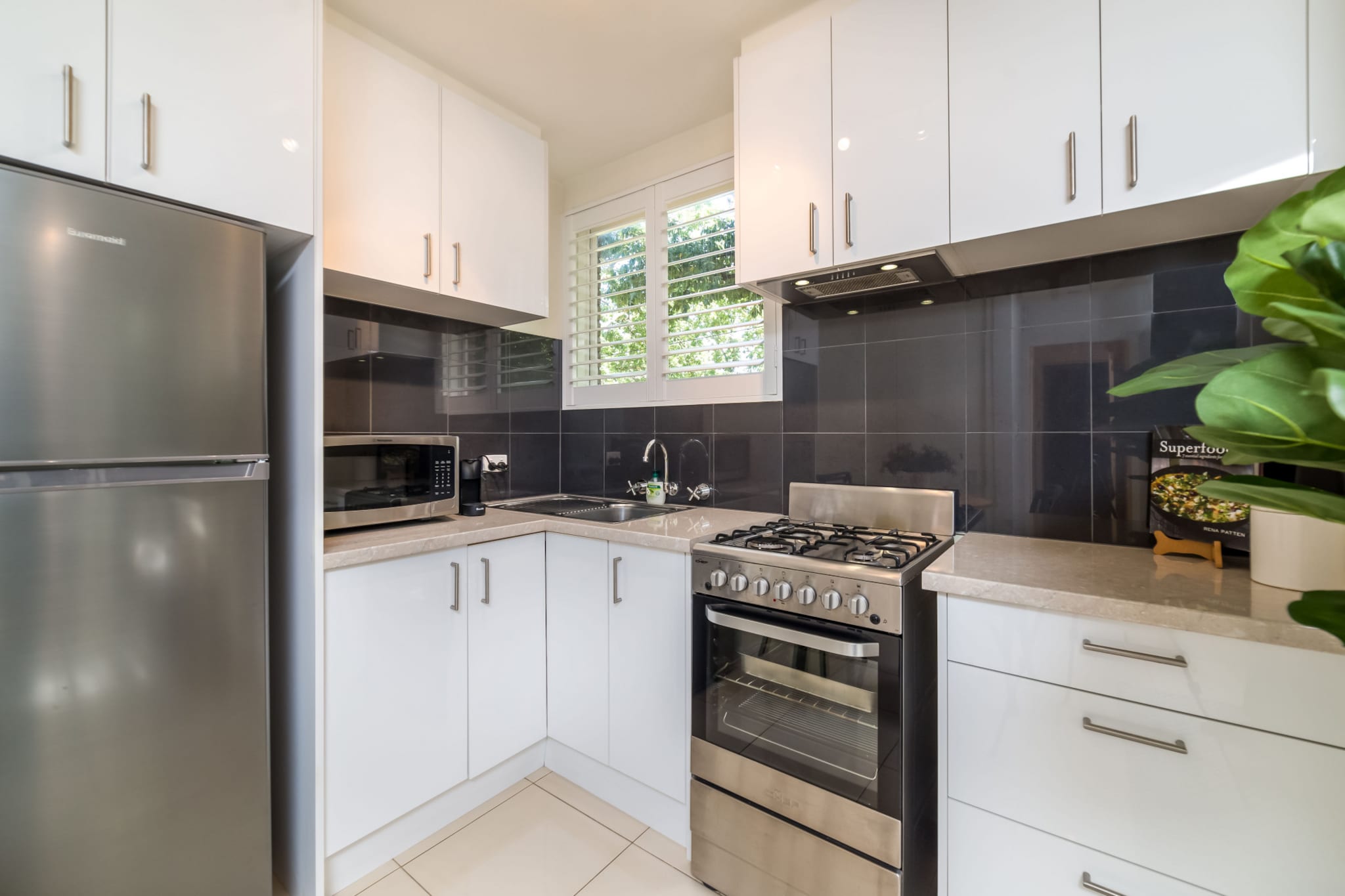 Bed Linen, Hot Water, Internet Access DSL, Wardrobe, Living room(TV), Kitchen(stove, electric kettle, toaster, coffee machine, oven, microwave, fridge), bedroom(Queen Bed), bathroom(shower, washbasin, toilet), First Aid, bath tub, washing machine, balcony or terrace, heating, air conditioning, iron, hairdryer, Towels/Sheets (Incl.), shampoo, body soap, Essentials, dishes and cutlery, Carbon monoxide detector, Conditioner, Long term stays allowed, Shower gel, Wine glasses