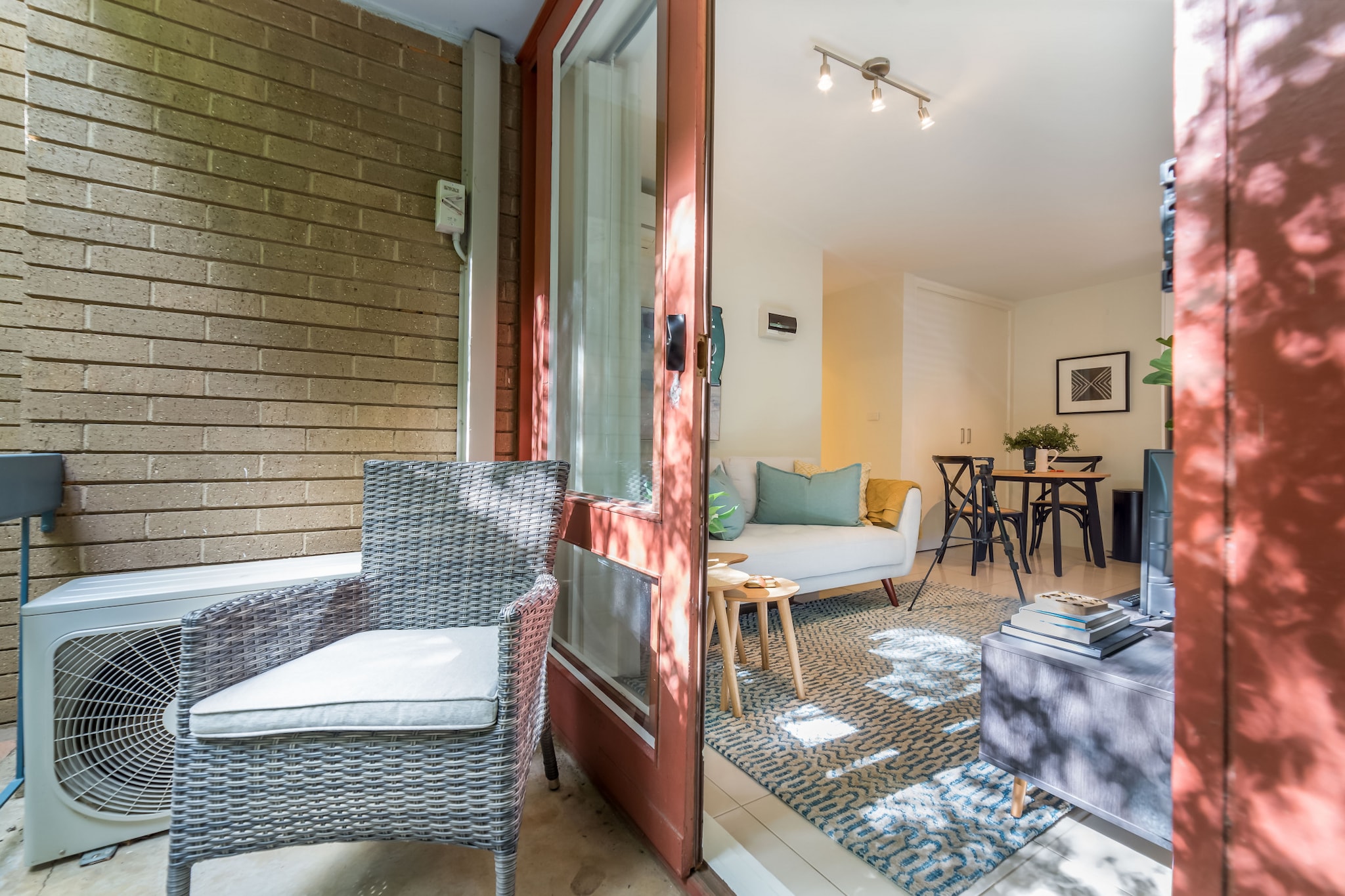 Cosy and Convenient Leafy Apartment