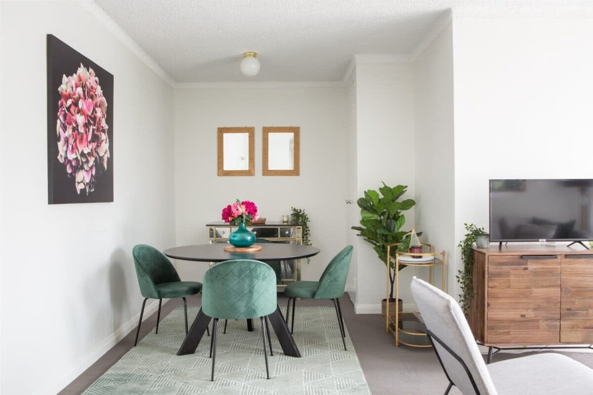 Sunny Apartment in Quiet and Green Neighbourhood