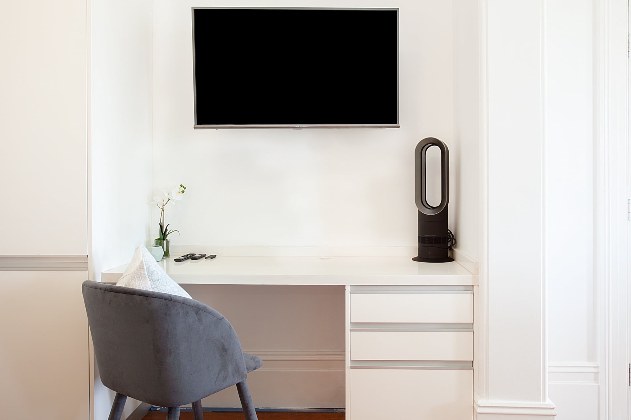 Spacious Studio With Balcony in Inner-City Glebe