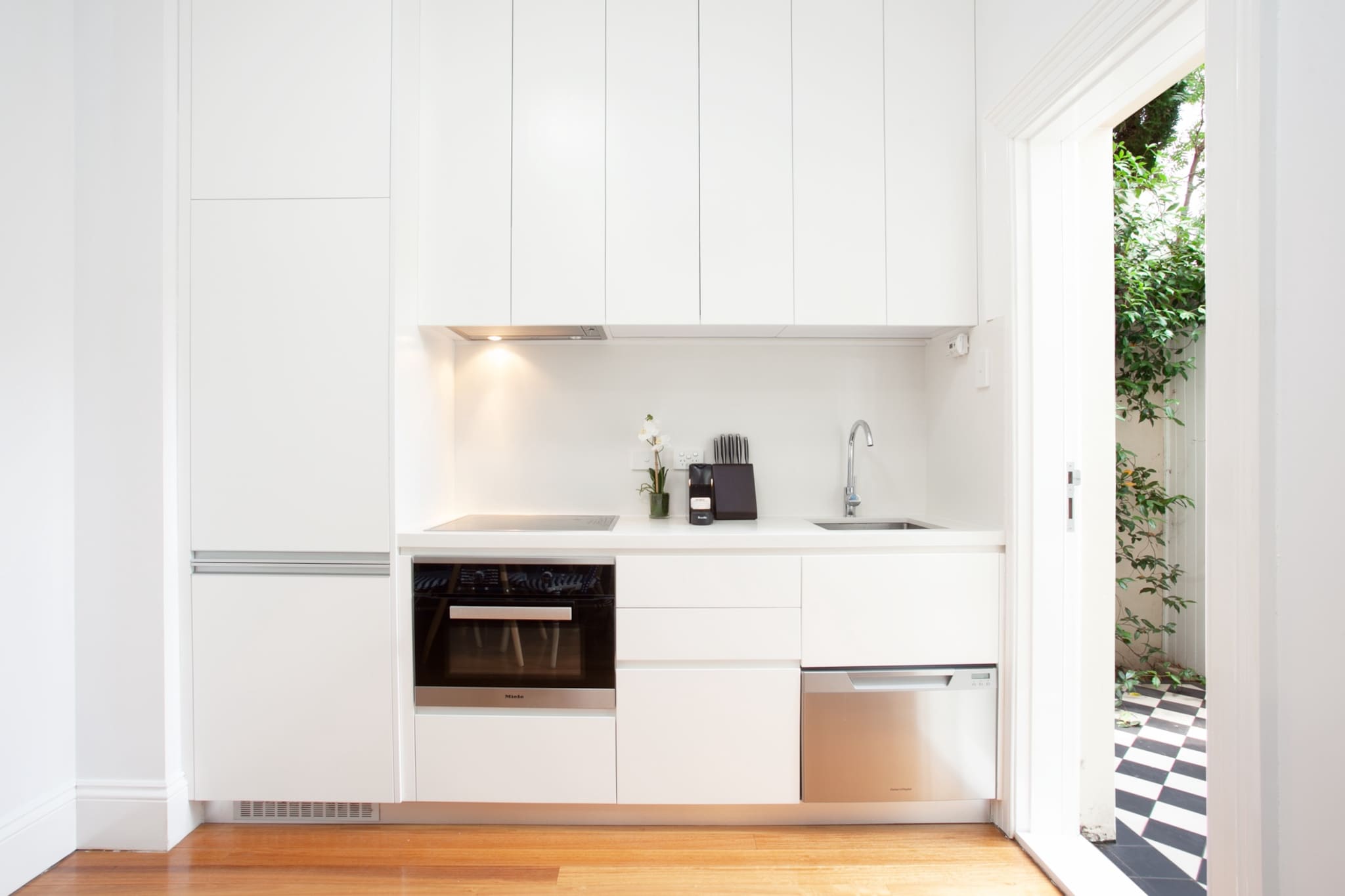 Bright and Beautiful Studio in Quiet Neighbourhood