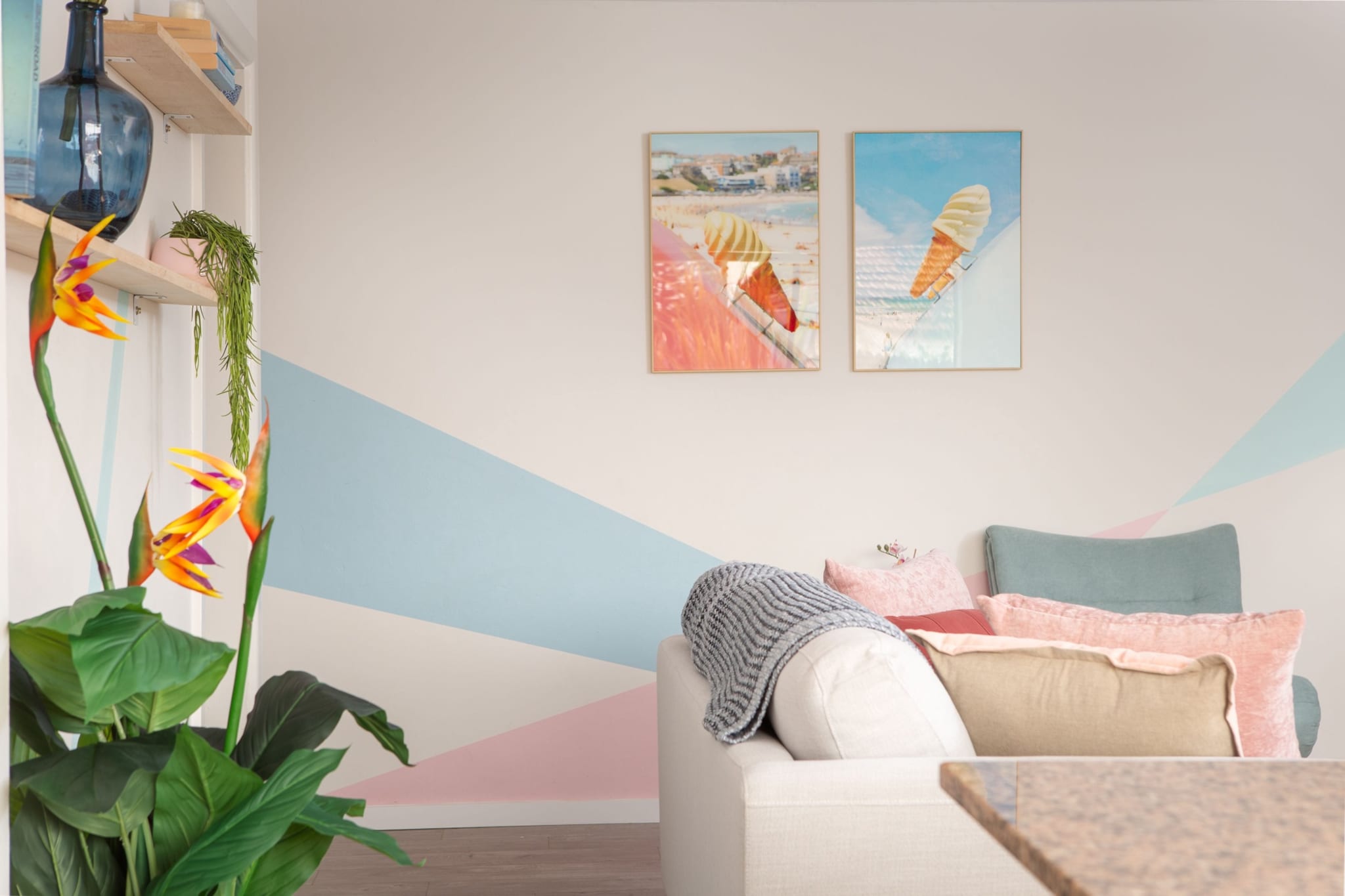 Bed Linen, Desk, Hot Water, Internet Access DSL, Wardrobe, Kitchen(stove, electric kettle, toaster, coffee machine, oven, microwave, dishwasher, fridge), bedroom(Queen Bed), bedroom(Queen Bed), bathroom(hairdryer, Towels/Sheets (Incl.), shampoo, body soap), First Aid, Play area, TV, tumble dryer, washing machine, heating, iron, Essentials, dishes and cutlery, Dedicated workspace, Carbon monoxide detector, Conditioner, Long term stays allowed, Room-darkening shades, Shower gel, Wine glasses