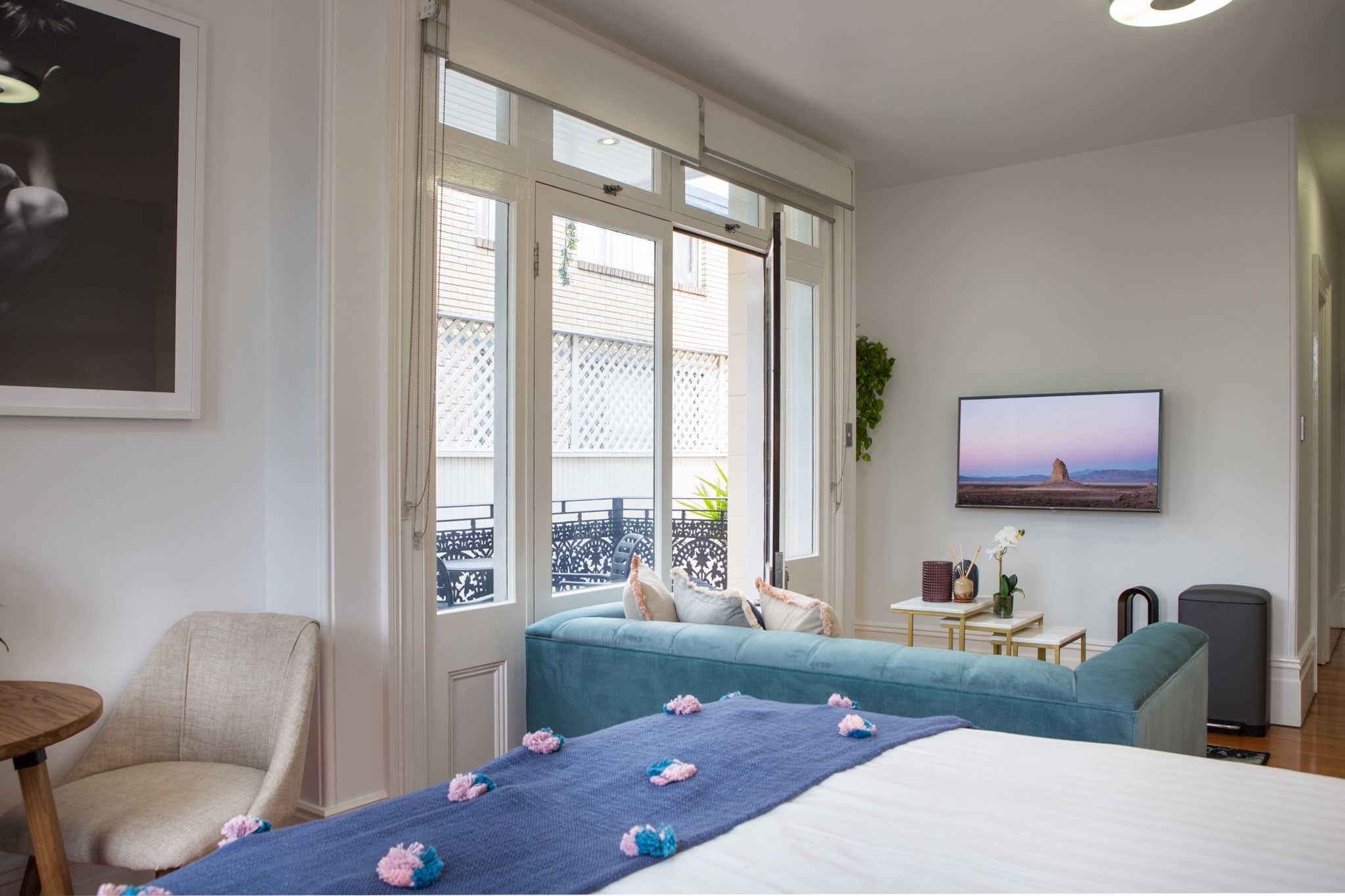 Intimate Studio Apartment with Balcony in Glebe