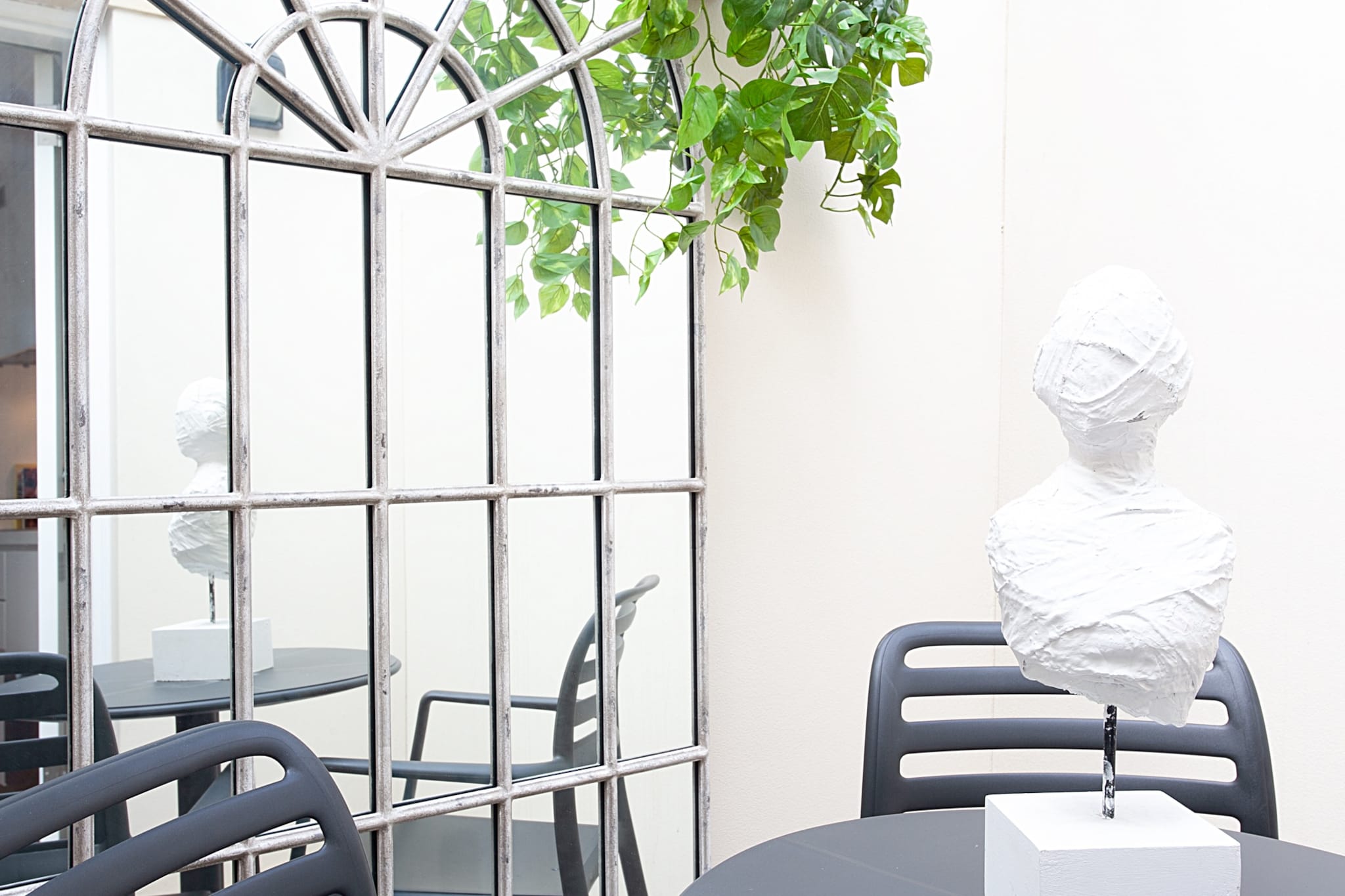 Bed Linen, Desk, Hot Water, Internet Access DSL, Wardrobe, Living room(TV, Queen Bed), Kitchen(stove, electric kettle, toaster, coffee machine, oven, microwave, dishwasher, fridge), First Aid, washing machine, balcony or terrace, heating, iron, hairdryer, Towels/Sheets (Incl.), shampoo, body soap, Essentials, dishes and cutlery, Dedicated workspace, Carbon monoxide detector, Conditioner, Long term stays allowed, Shower gel, Wine glasses