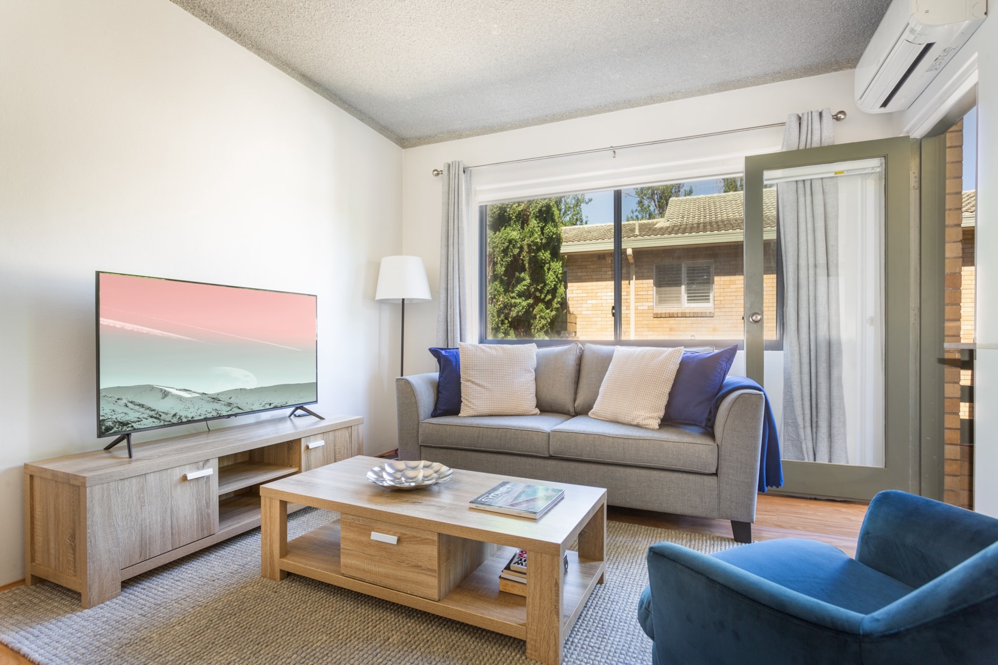 Bed Linen, Desk, Wardrobe, Living room(single sofa bed, TV), Kitchen(electric kettle, toaster, oven, microwave, dishwasher, fridge), bedroom(Queen Bed), bathroom(shower, washbasin, toilet), First Aid, tumble dryer, washing machine, balcony or terrace, heating, air conditioning, iron, hairdryer, Towels/Sheets (Incl.), shampoo, body soap, Essentials, Dedicated workspace, Carbon monoxide detector, Conditioner, Shower gel, Wine glasses