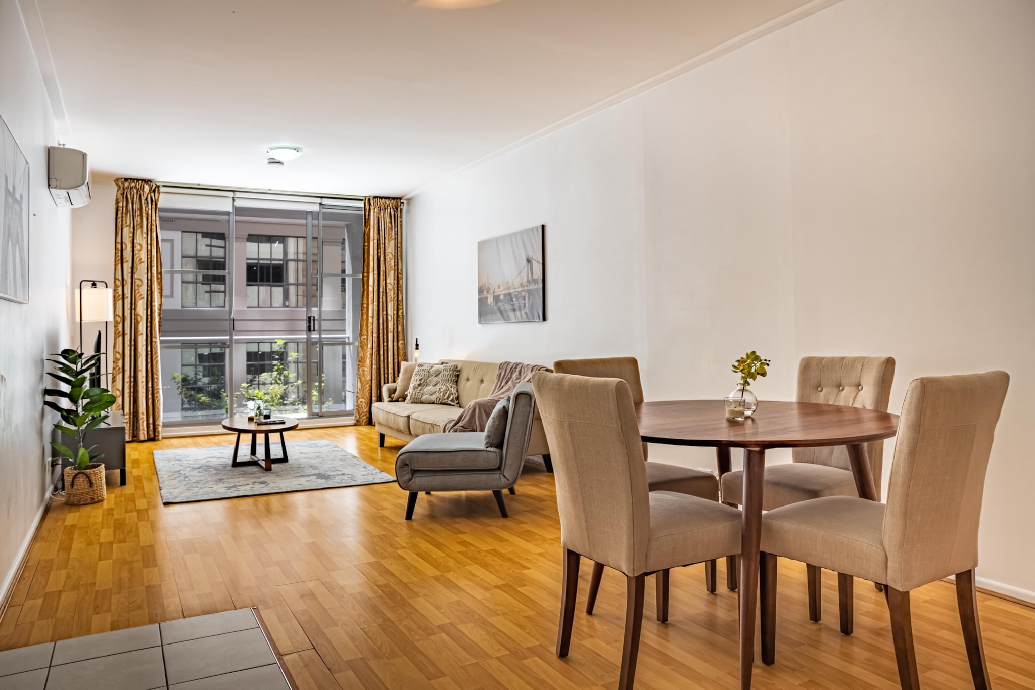 Bed Linen, Elevator, Wardrobe, Kitchen(electric kettle, toaster, oven, microwave, dishwasher), bedroom(Queen Bed), bathroom, First Aid, Play area, TV, electric kettle, toaster, oven, microwave, dishwasher, fridge, tumble dryer, washing machine, balcony or terrace, air conditioning, iron, hairdryer, Towels/Sheets (Incl.), shampoo, body soap, Essentials, Dedicated workspace, Carbon monoxide detector, Conditioner, Downtown, Shower gel, Town, Wine glasses