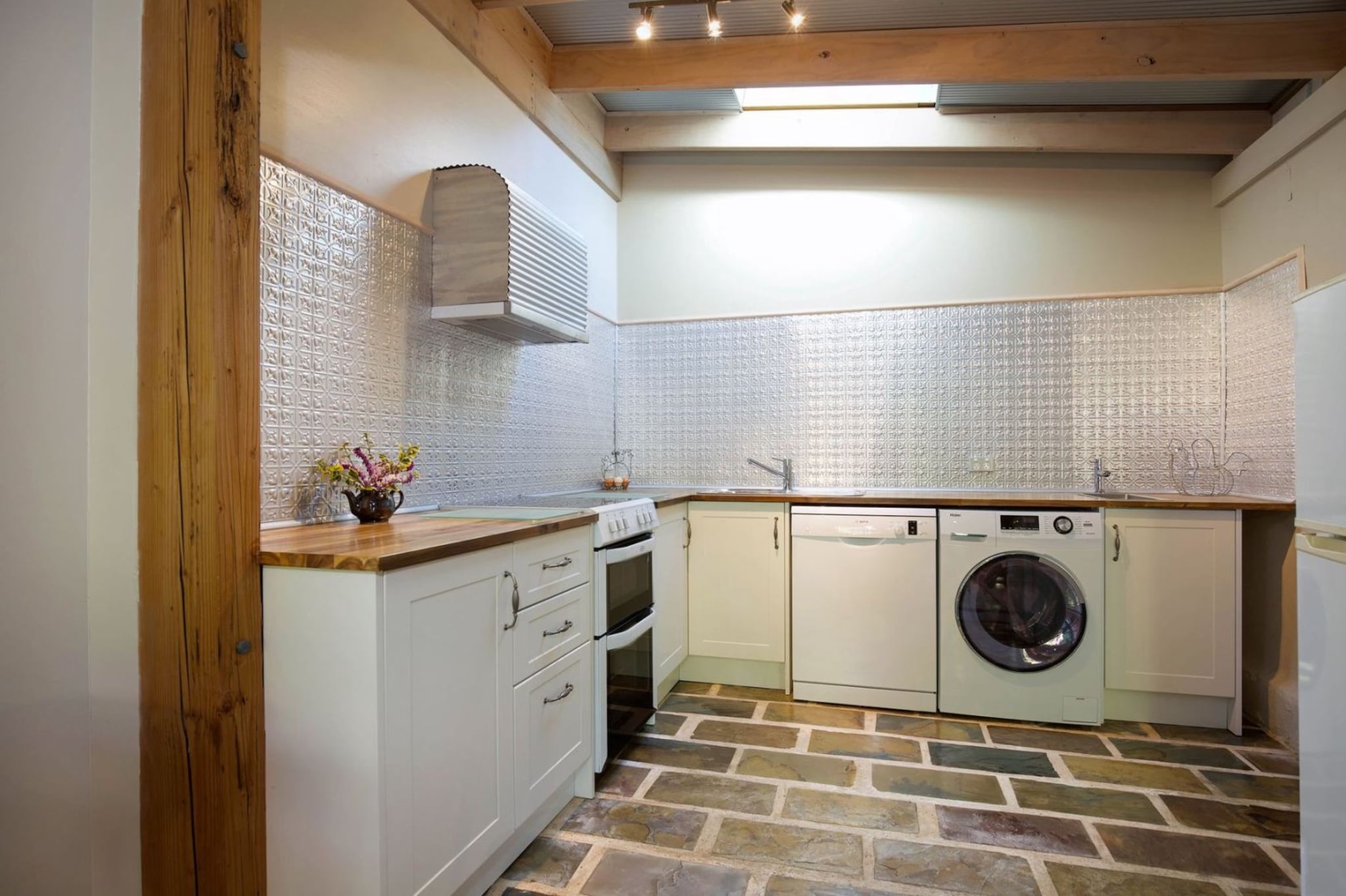 Little Haven Leura Cottage with Spa Bath and BBQ