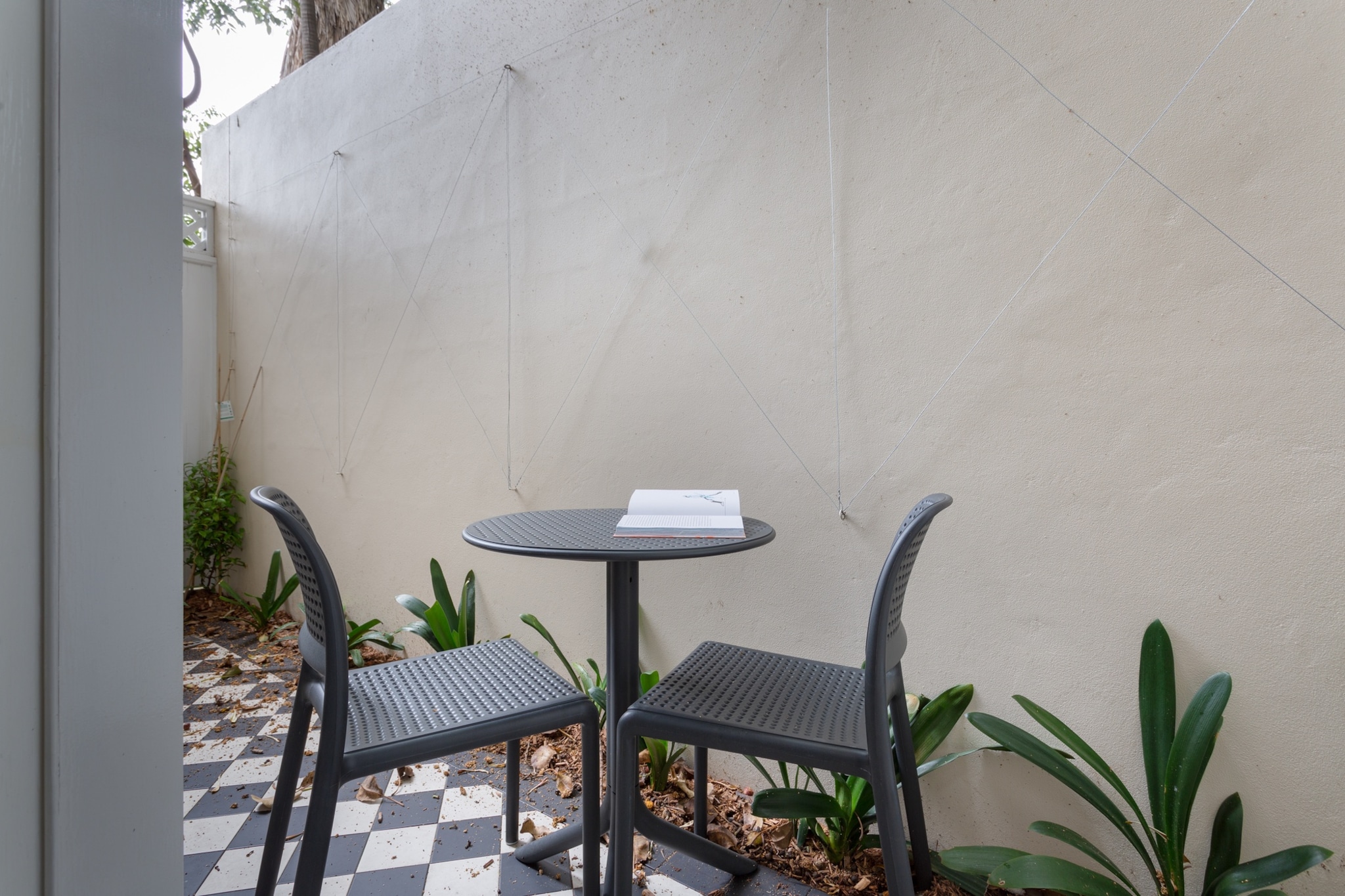 Historic Art-filled Studio Close to Transport