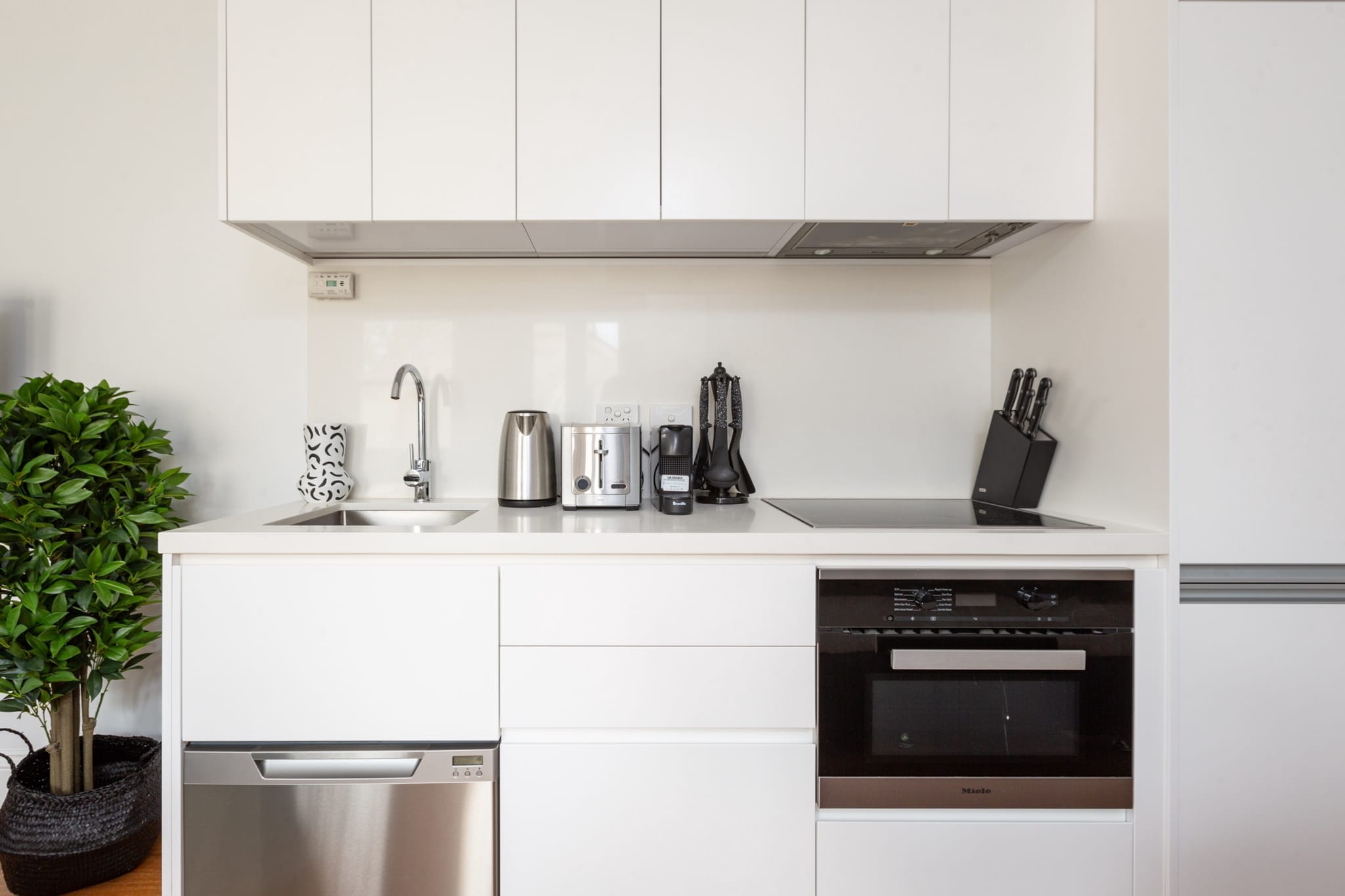 Designer Studio in Grand Manor 20 min From Sydney