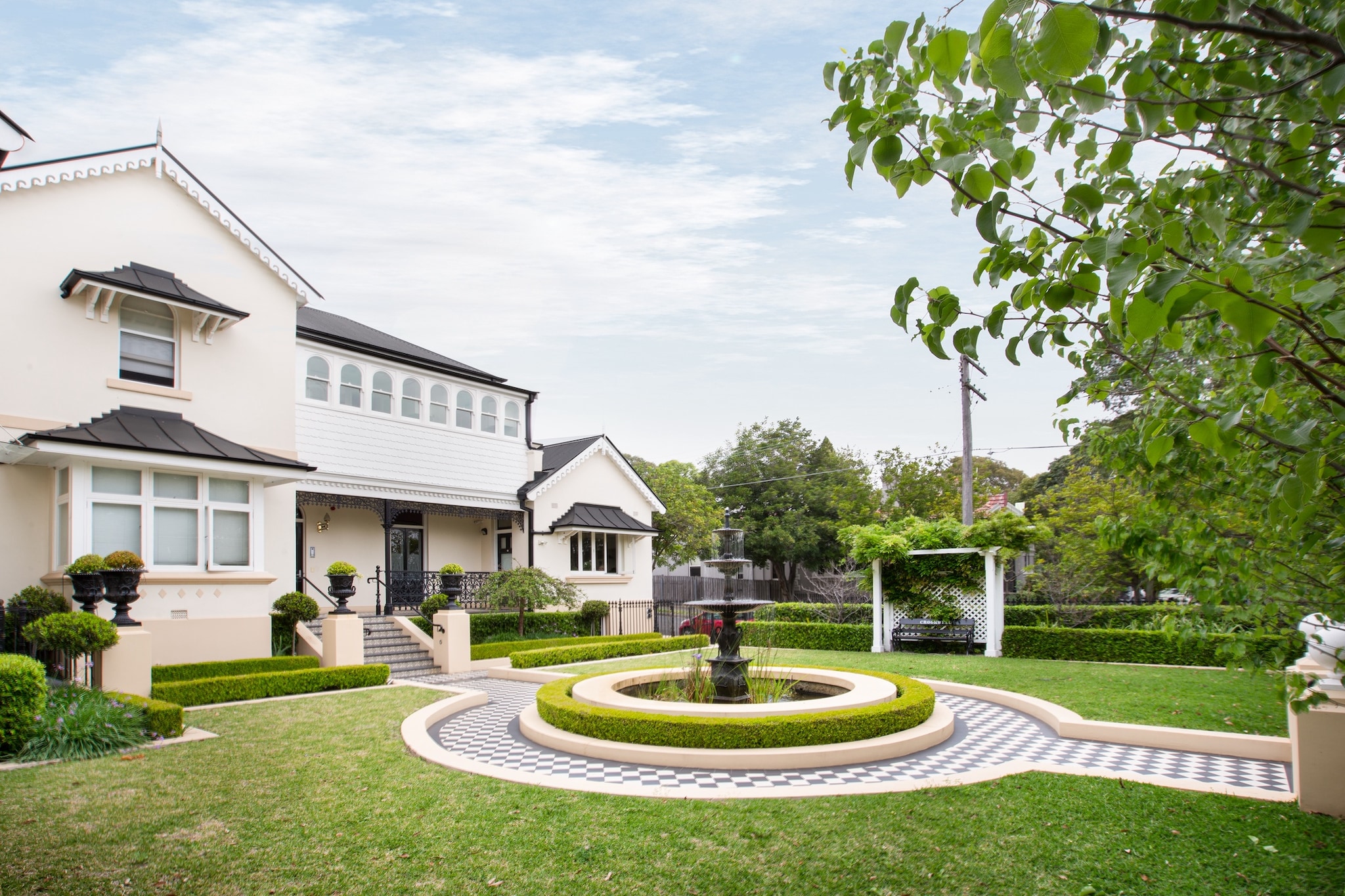 Designer Studio in Grand Manor 20 min From Sydney