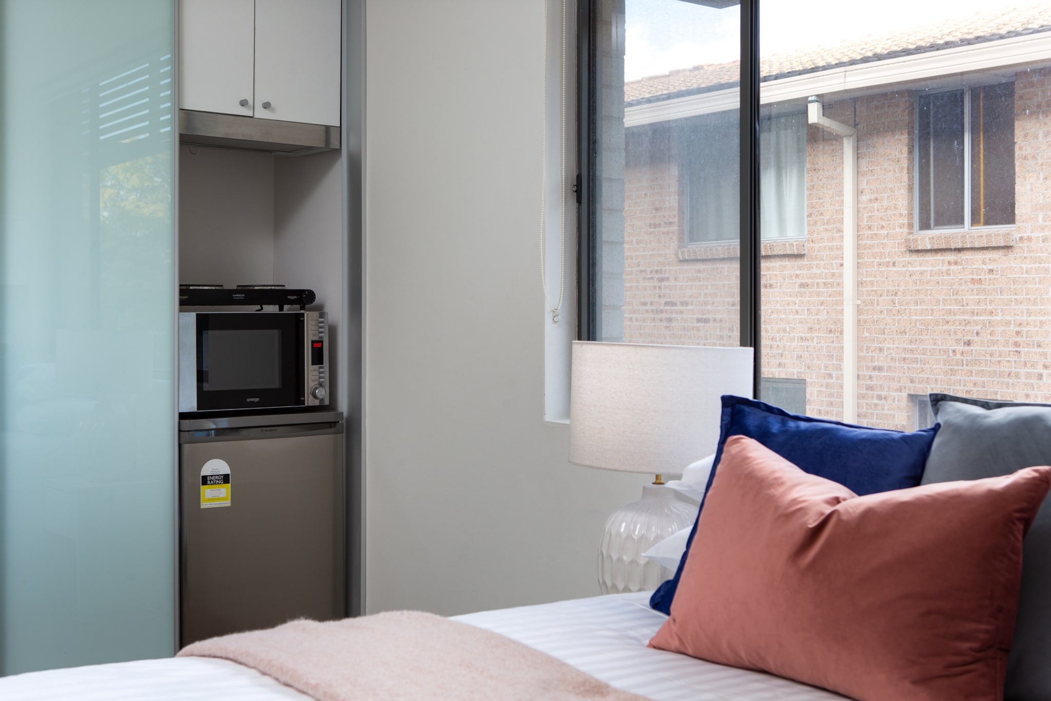 Bright Studio Steps from Westmead Hospital