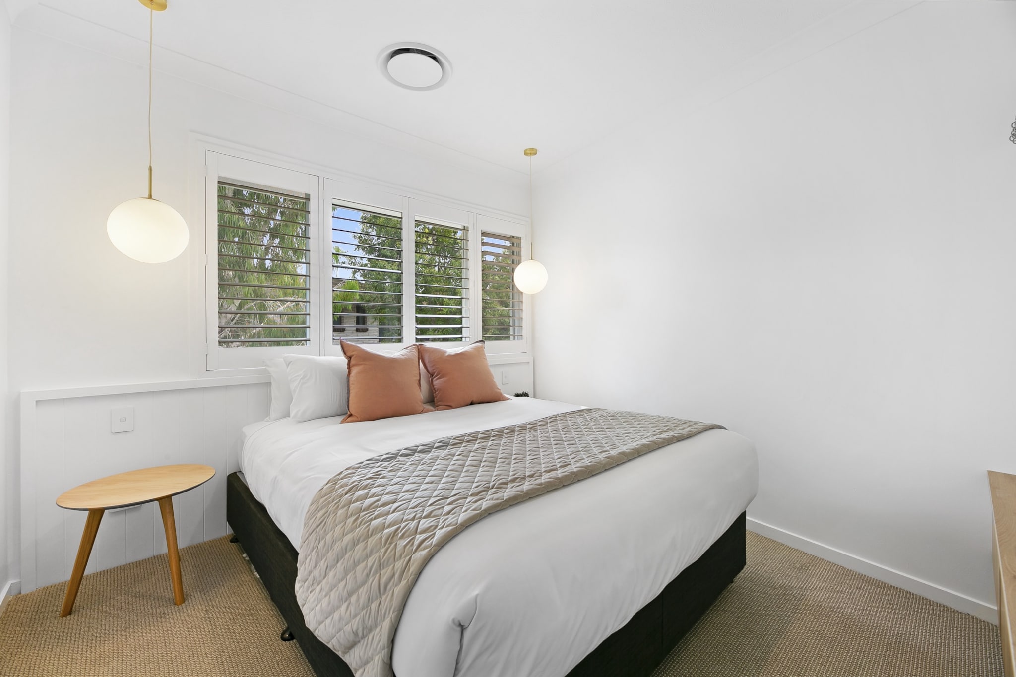 Bed Linen, Hot Water, Internet Access DSL, Wardrobe, Living room(TV, seating area, air conditioning), Kitchen(stove, electric kettle, toaster, coffee machine, oven, microwave, dishwasher, fridge, dishes and cutlery), bedroom(double king size bed), bedroom(Queen Bed), bedroom(bunk bed), bedroom(single bed), bathroom(shower, washbasin, toilet), bathroom(shower, washbasin, toilet), First Aid, Beach, Play area, tumble dryer, washing machine, heating, iron, Conditioner, Long term stays allowed, Near Ocean, Shower gel, Wine glasses