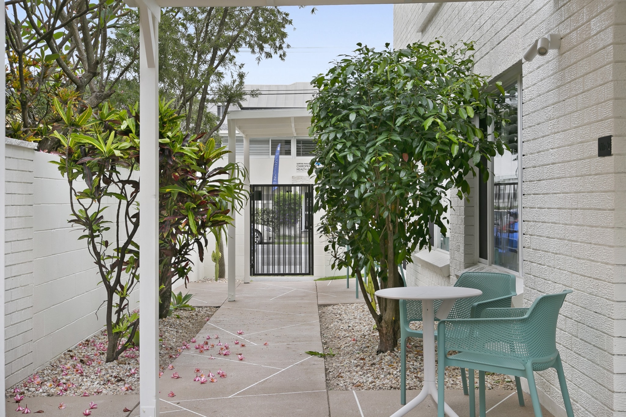 Spacious 4-Bed Villa with Mediterranean Charm