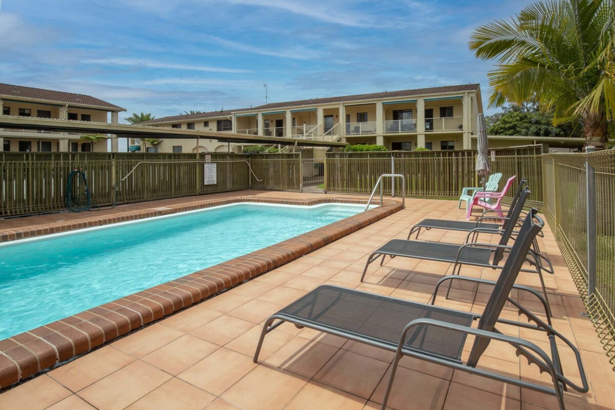 Hot Water, Internet Access DSL, Kitchen(stove, electric kettle, toaster, oven, microwave, fridge, dishes and cutlery), Living/bed room(Bed Linen, Wardrobe, TV, seating area, Queen Bed), bathroom(shower, washbasin, toilet, hairdryer, Towels/Sheets (Incl.), shampoo, body soap, Essentials, Conditioner, Shower gel), First Aid, Beach, cot, balcony or terrace, heating, air conditioning, swimming pool, private outdoor pool, iron, Long term stays allowed, Near Ocean, Room-darkening shades, Sea view, Wine glasses